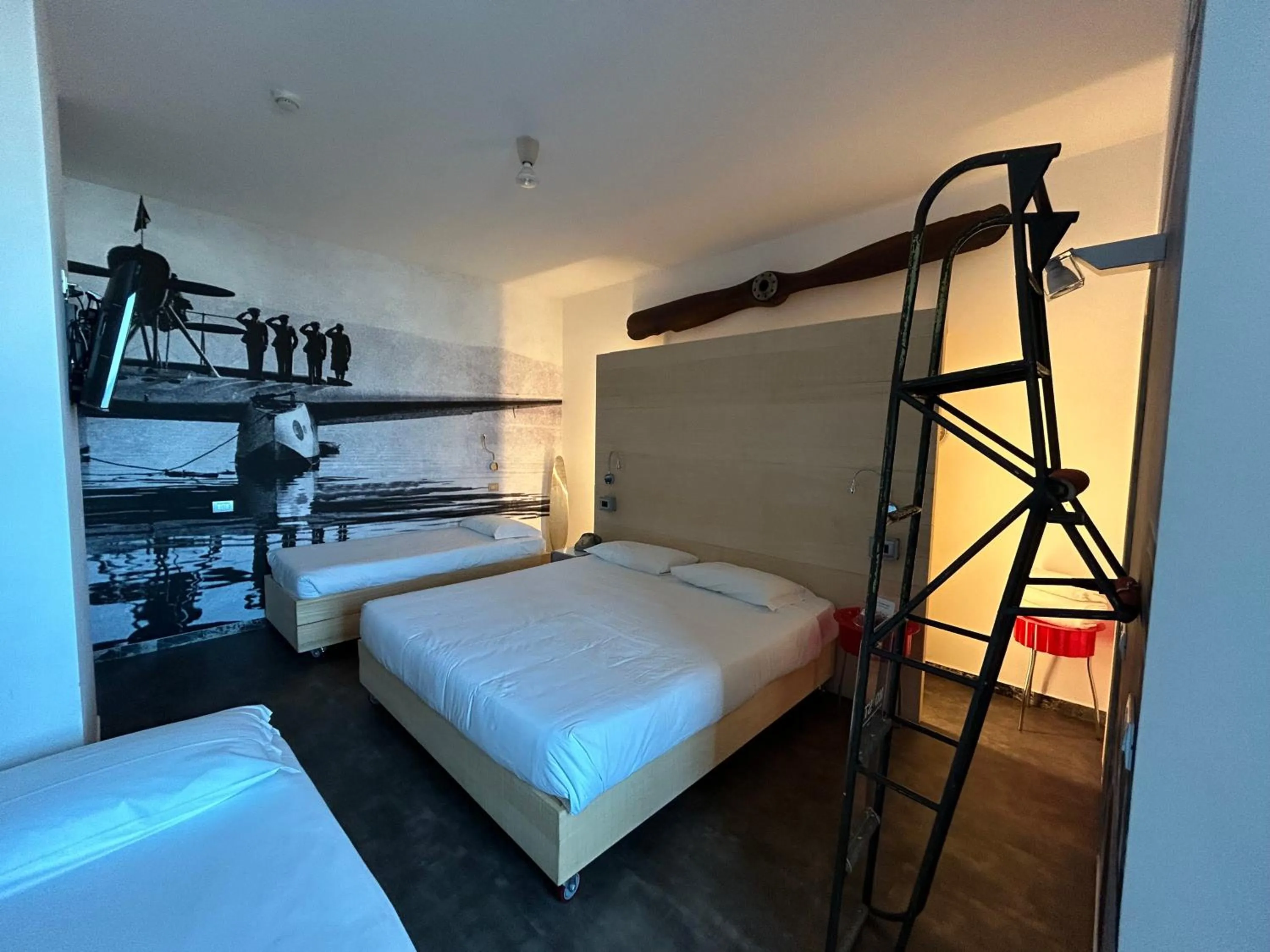 Photo of the whole room, Bed in Hotel Perla - The storyhoteller