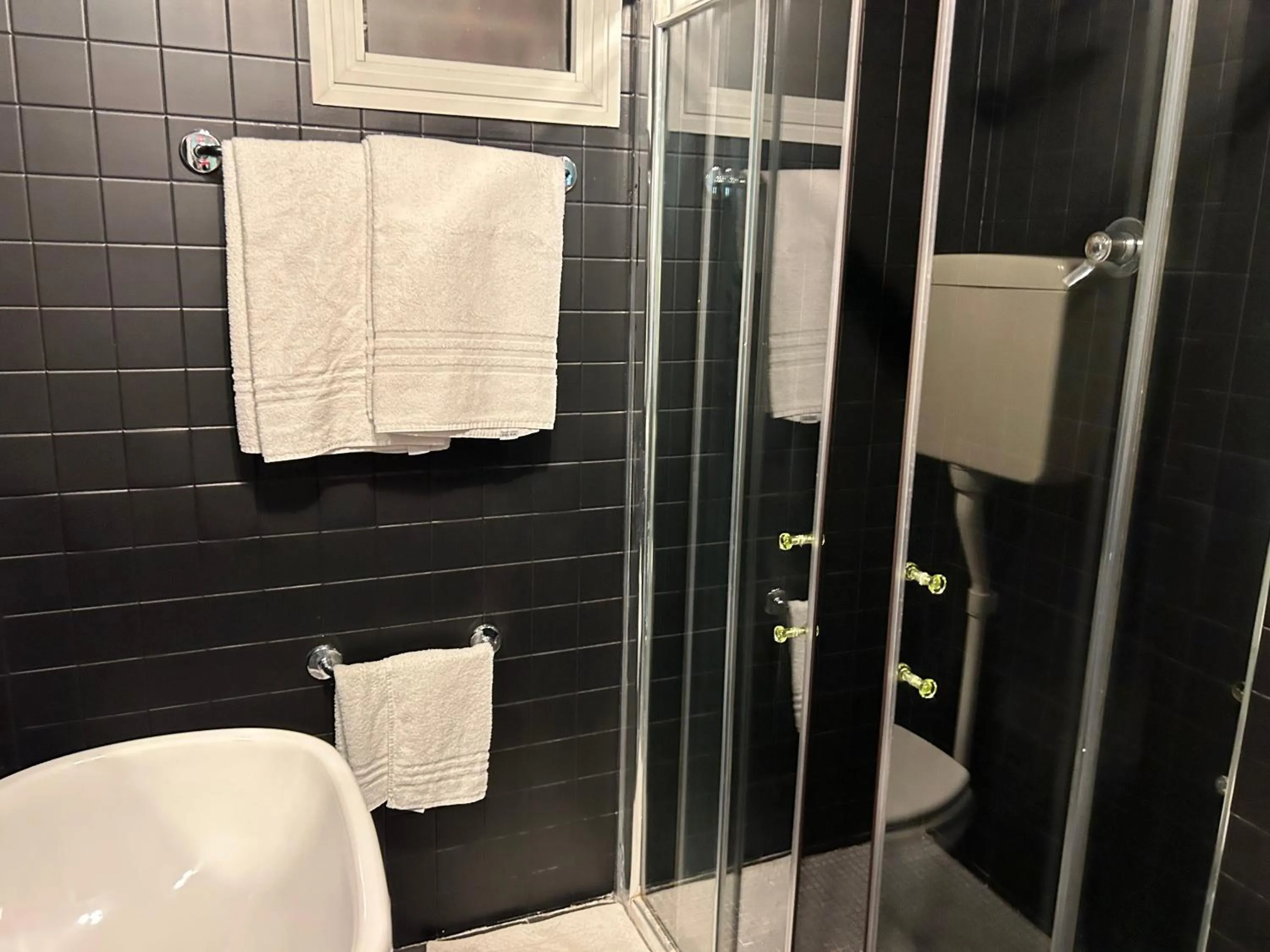 Shower in Hotel Perla - The storyhoteller