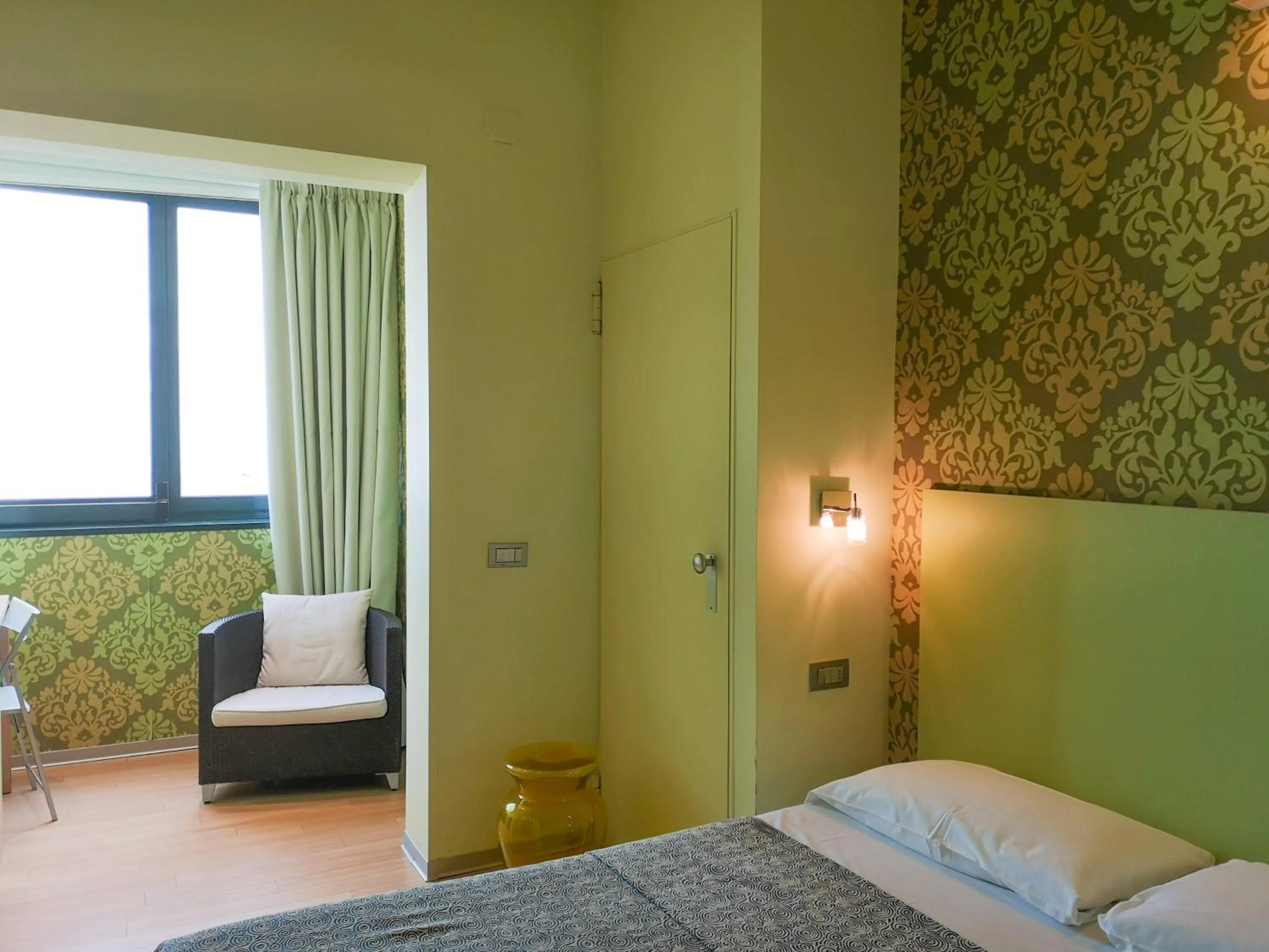 Photo of the whole room, Bed in Hotel Perla - The storyhoteller