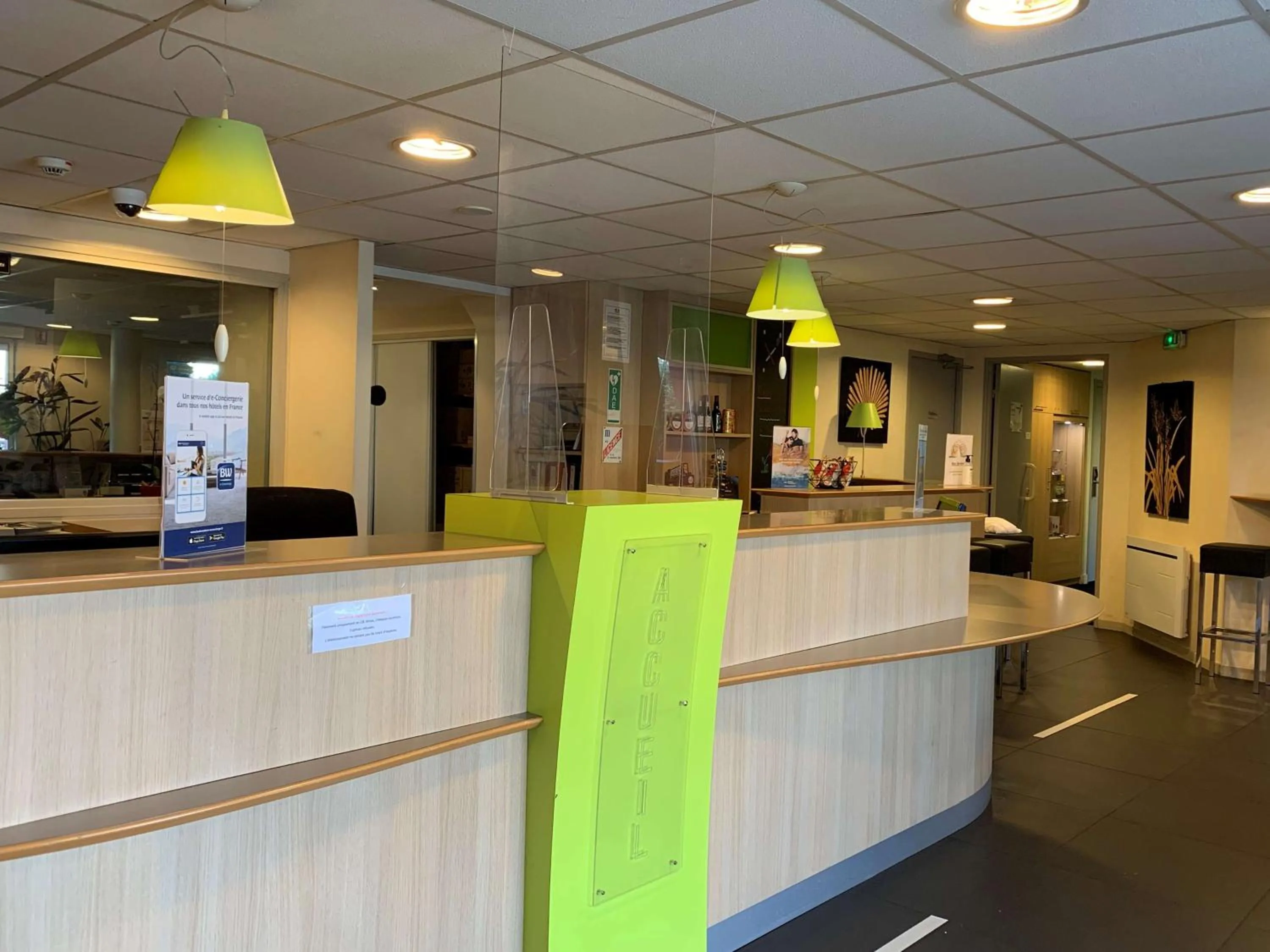 Lobby or reception in Sure Hotel by Best Western Nantes Saint-Herblain