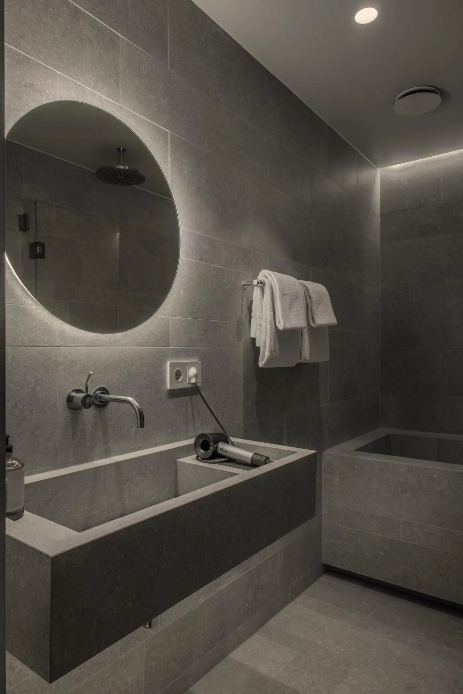 Toilet in Hotel 1904