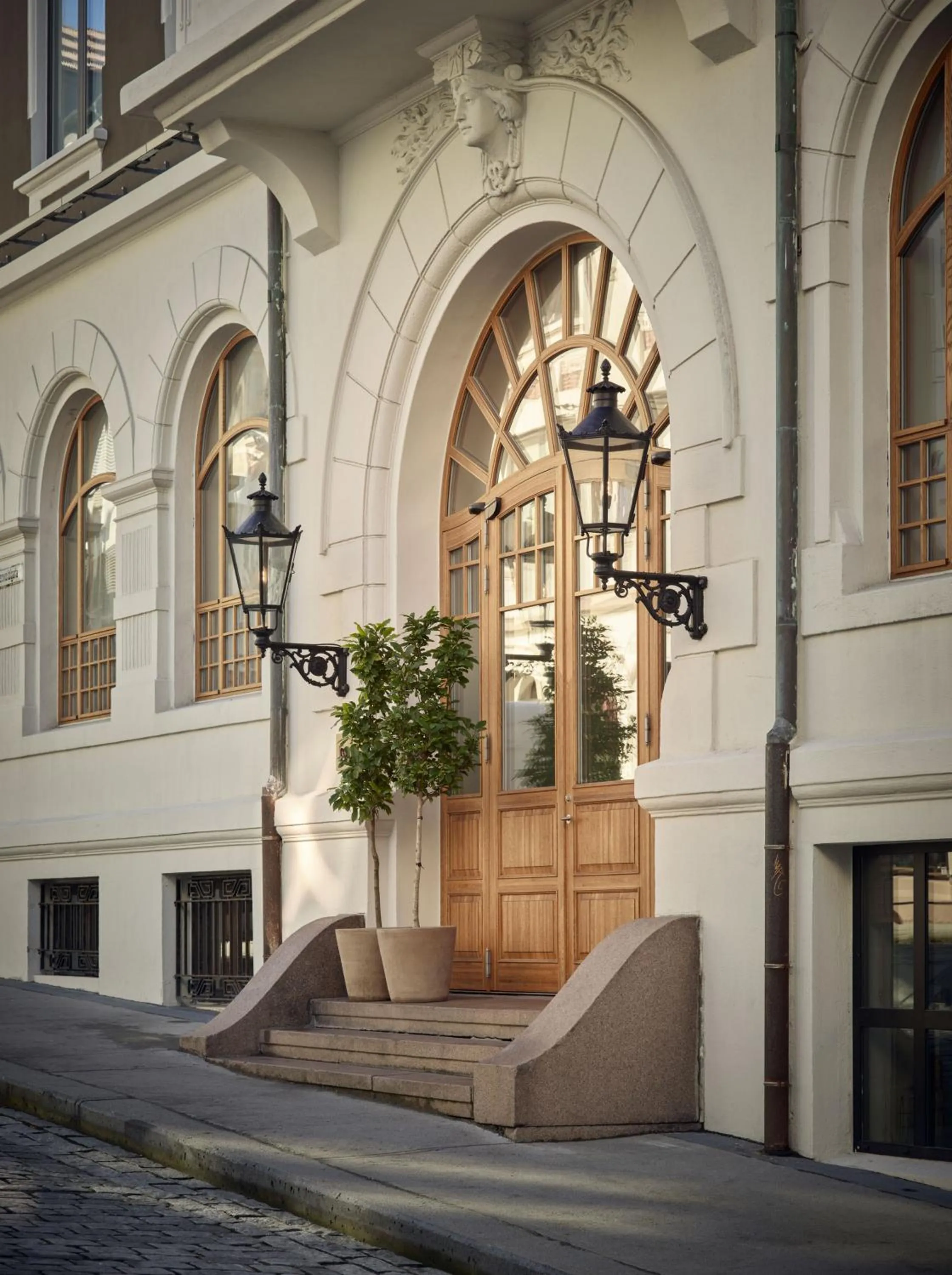 Property building in Hotel 1904