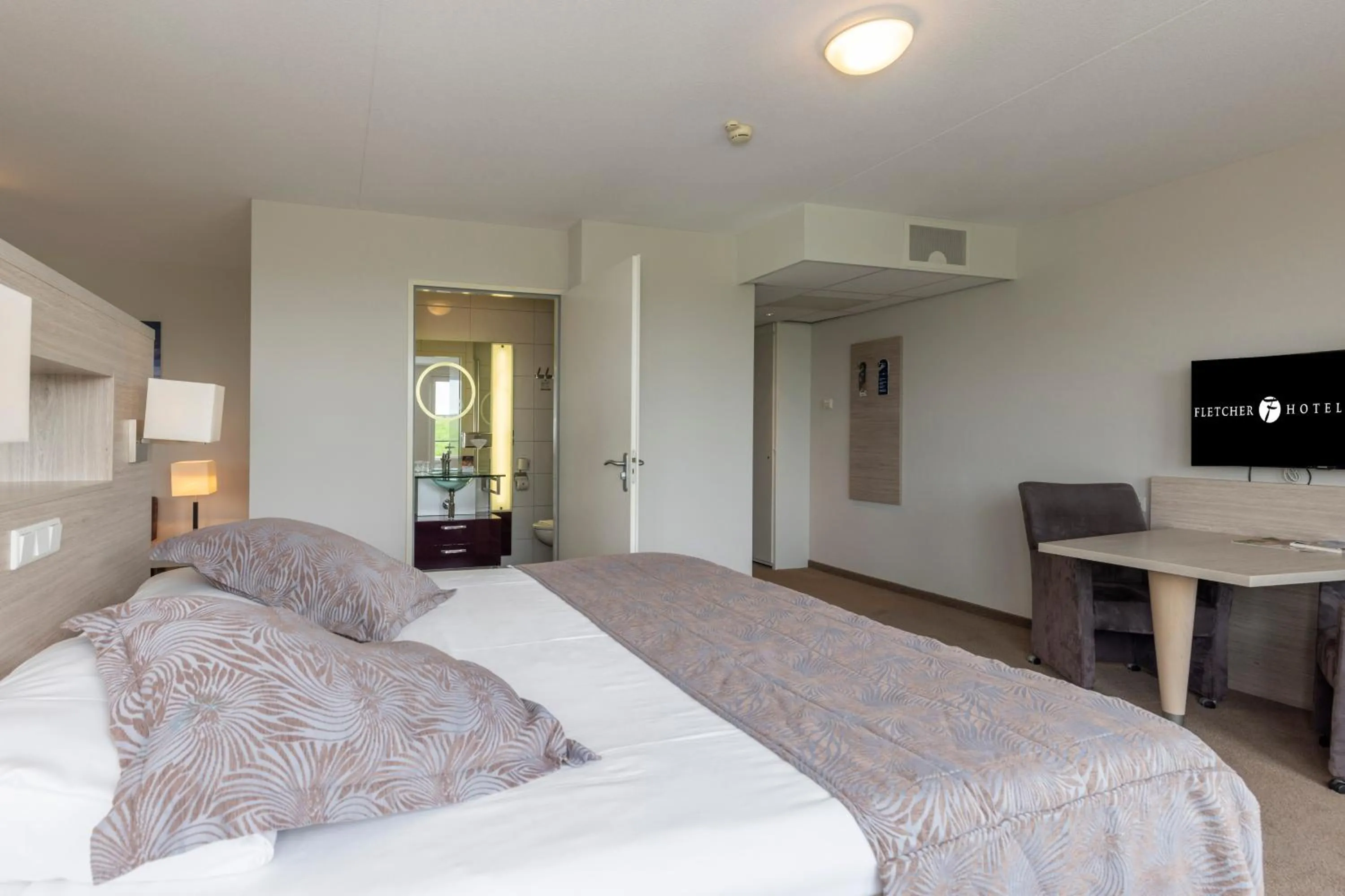 Bedroom, Bed in Fletcher Wellness-Hotel Kamperduinen