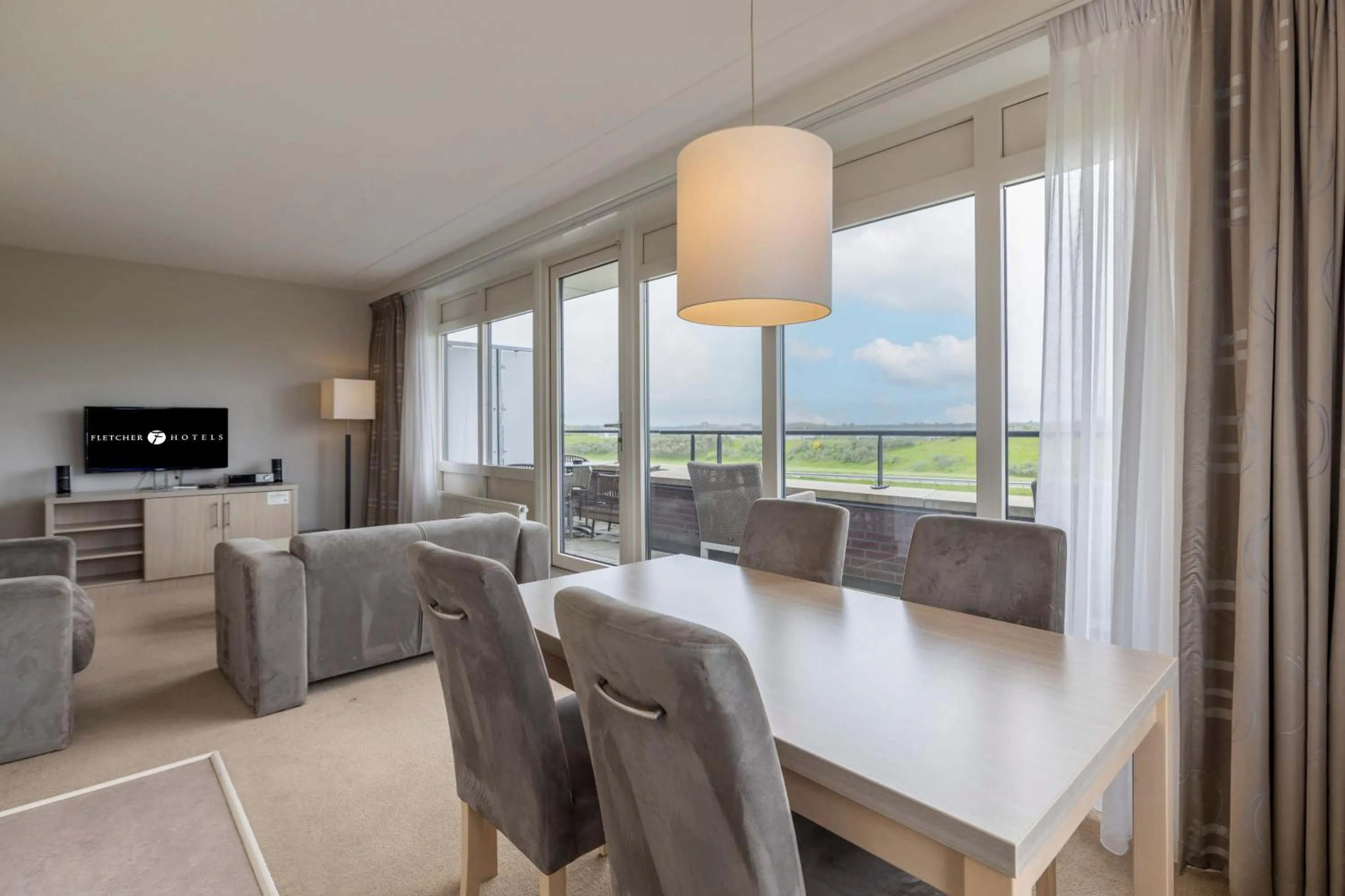 TV and multimedia in Fletcher Wellness-Hotel Kamperduinen