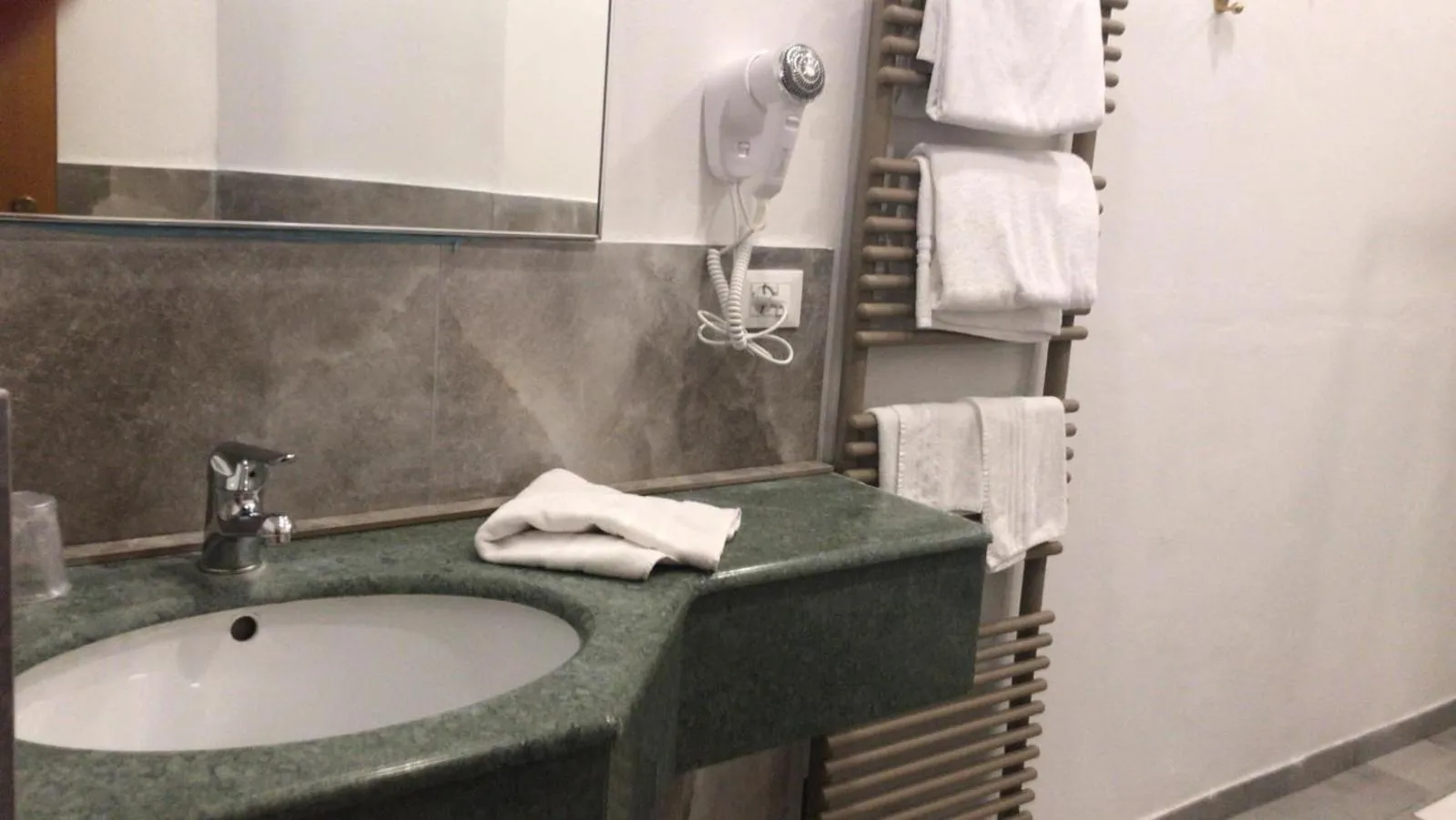 Bathroom in Garda Sol SPA Hotel & Appartamenti