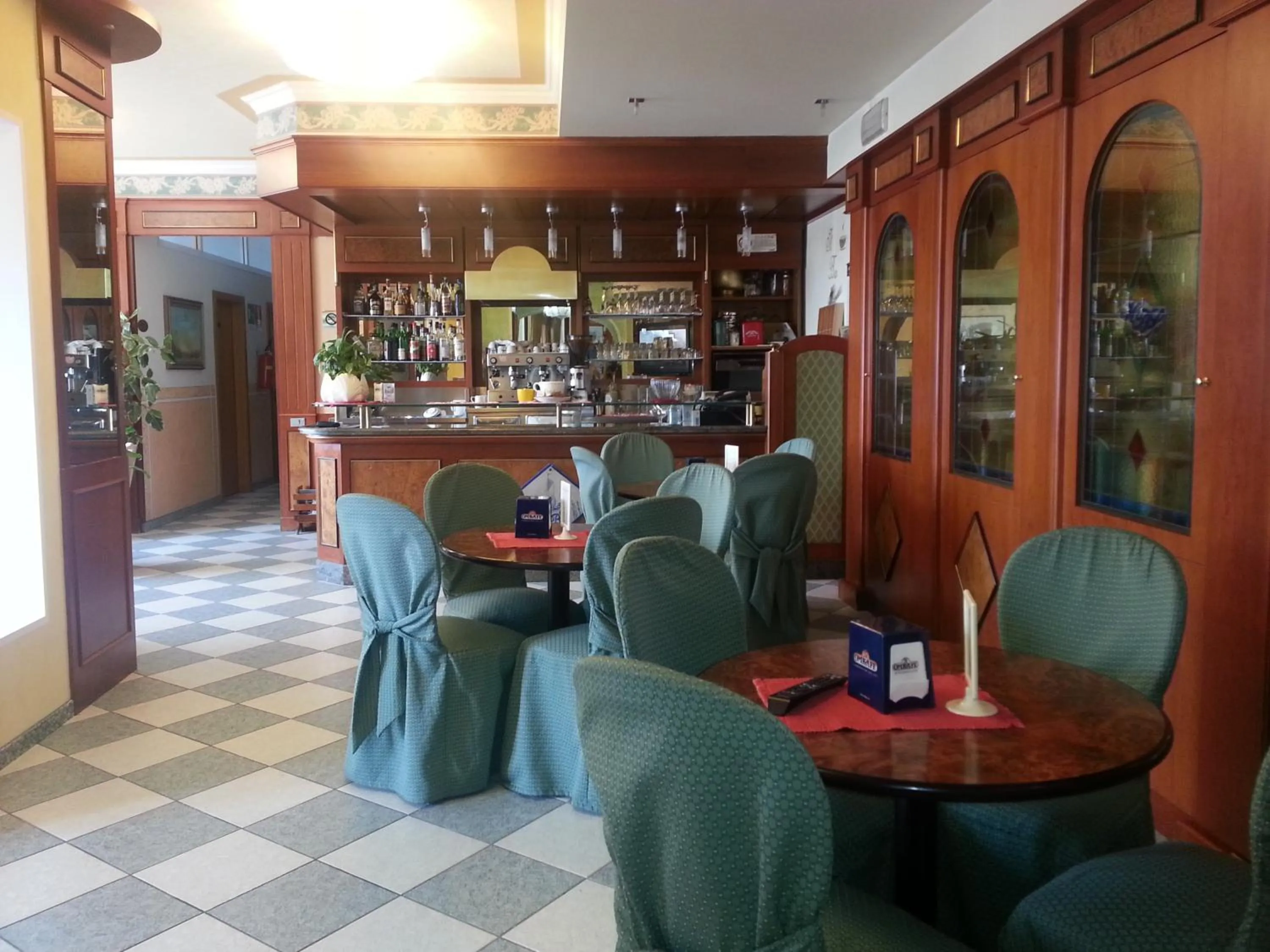 Lounge or bar in Garda Sol SPA Hotel & Appartamenti