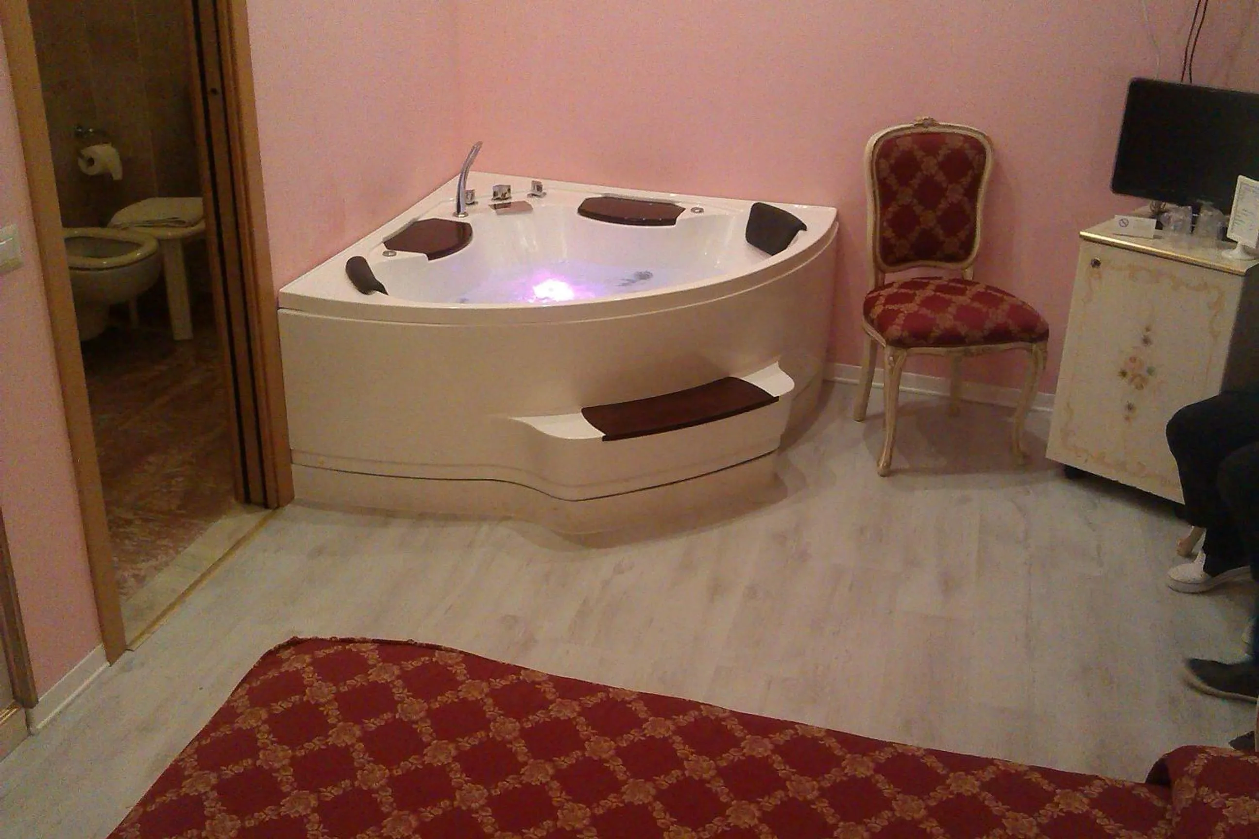 Hot Tub in Garda Sol SPA Hotel & Appartamenti