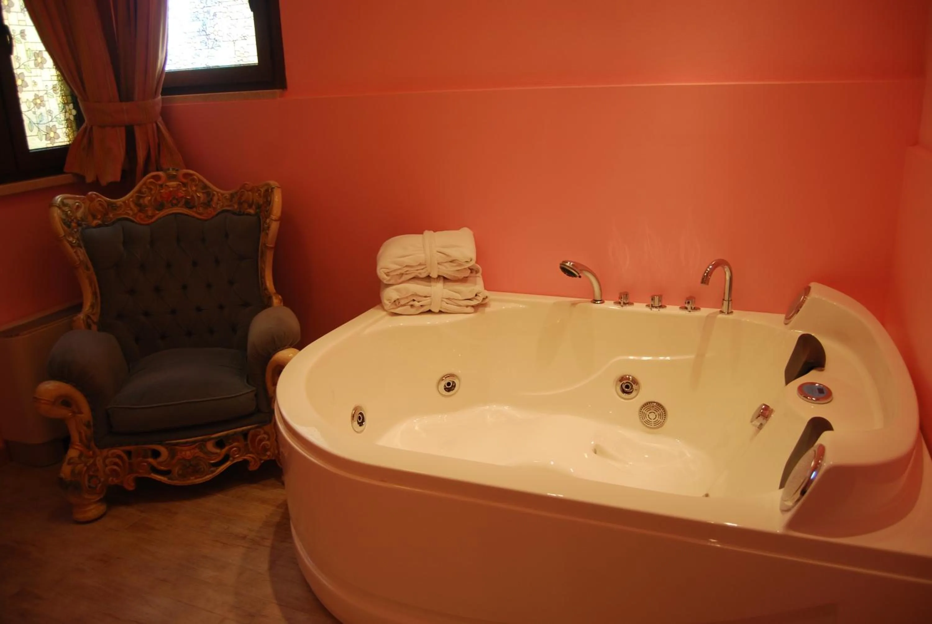 Hot Tub in Garda Sol SPA Hotel & Appartamenti