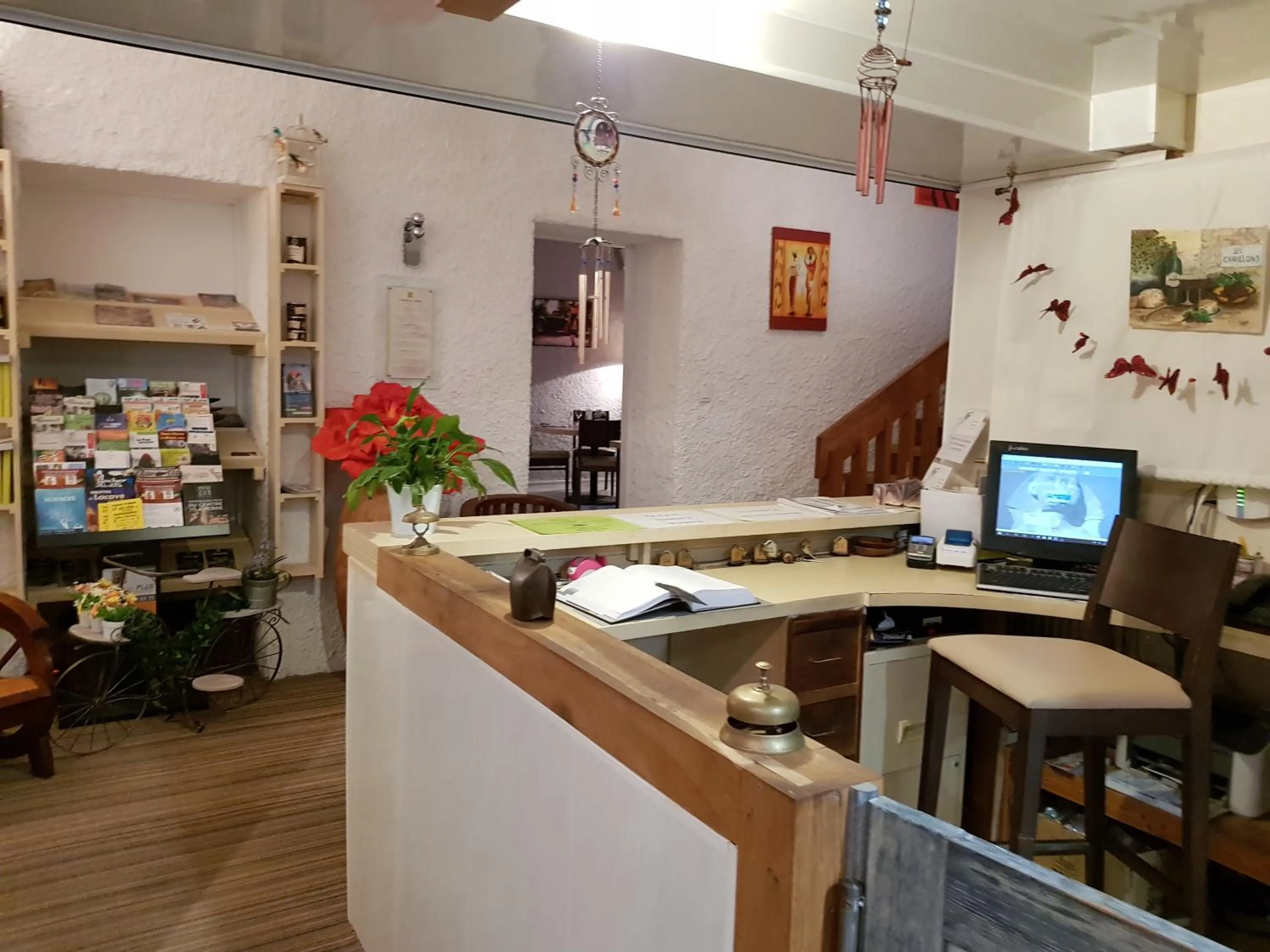 Lobby or reception in Logis hôtel restaurant les Carillons