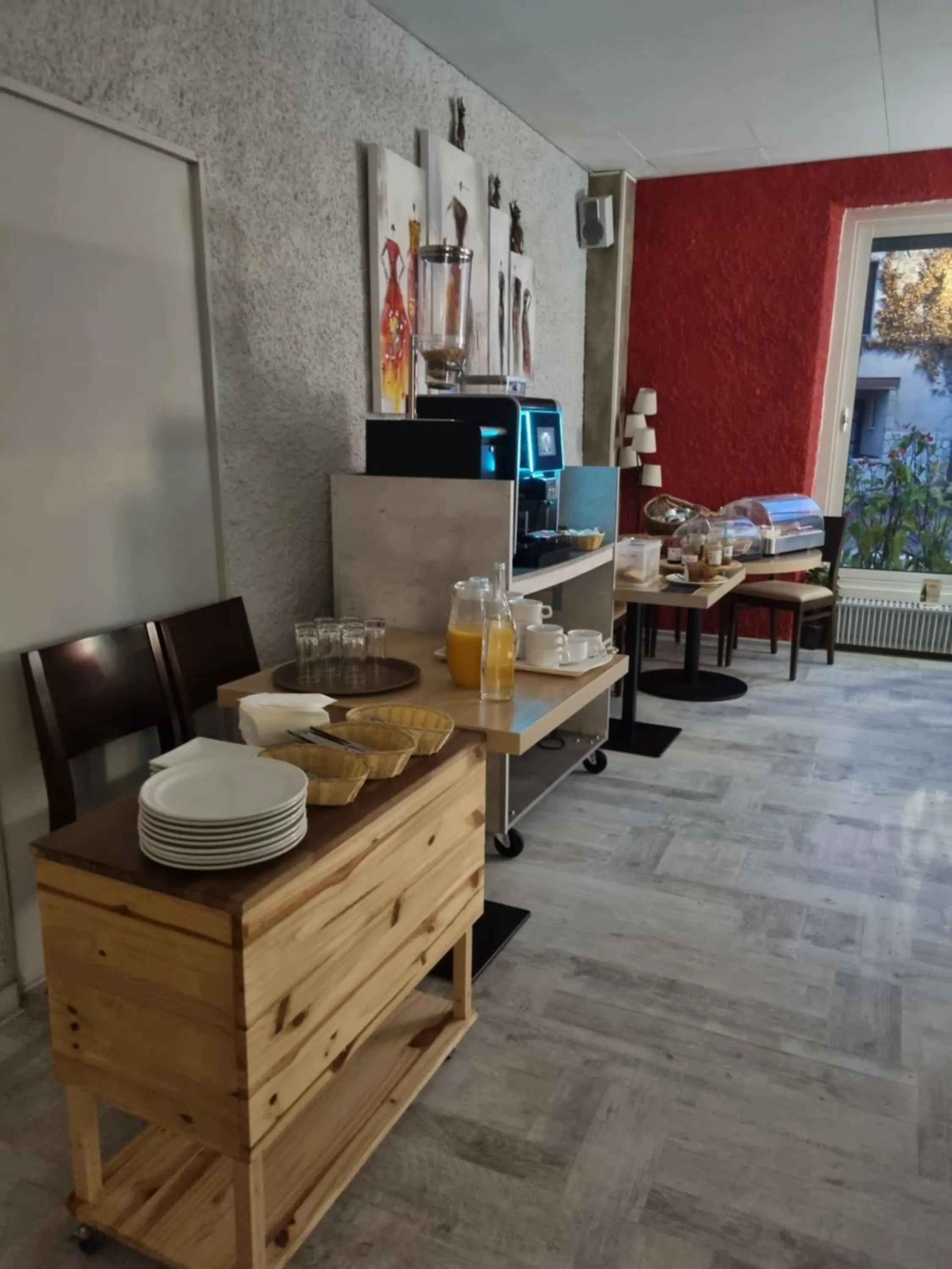 Buffet breakfast in Logis hôtel restaurant les Carillons