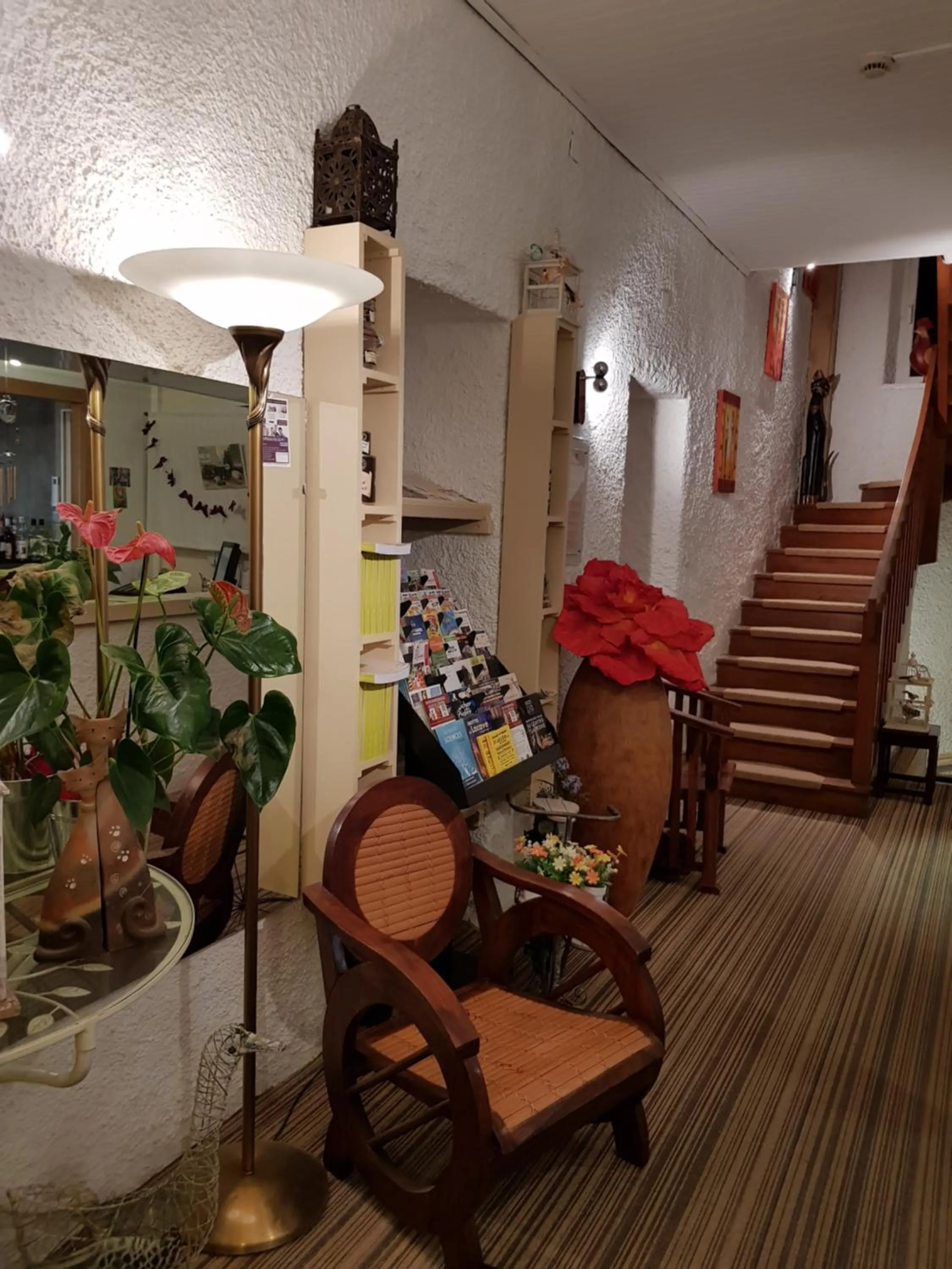 Lobby or reception in Logis hôtel restaurant les Carillons