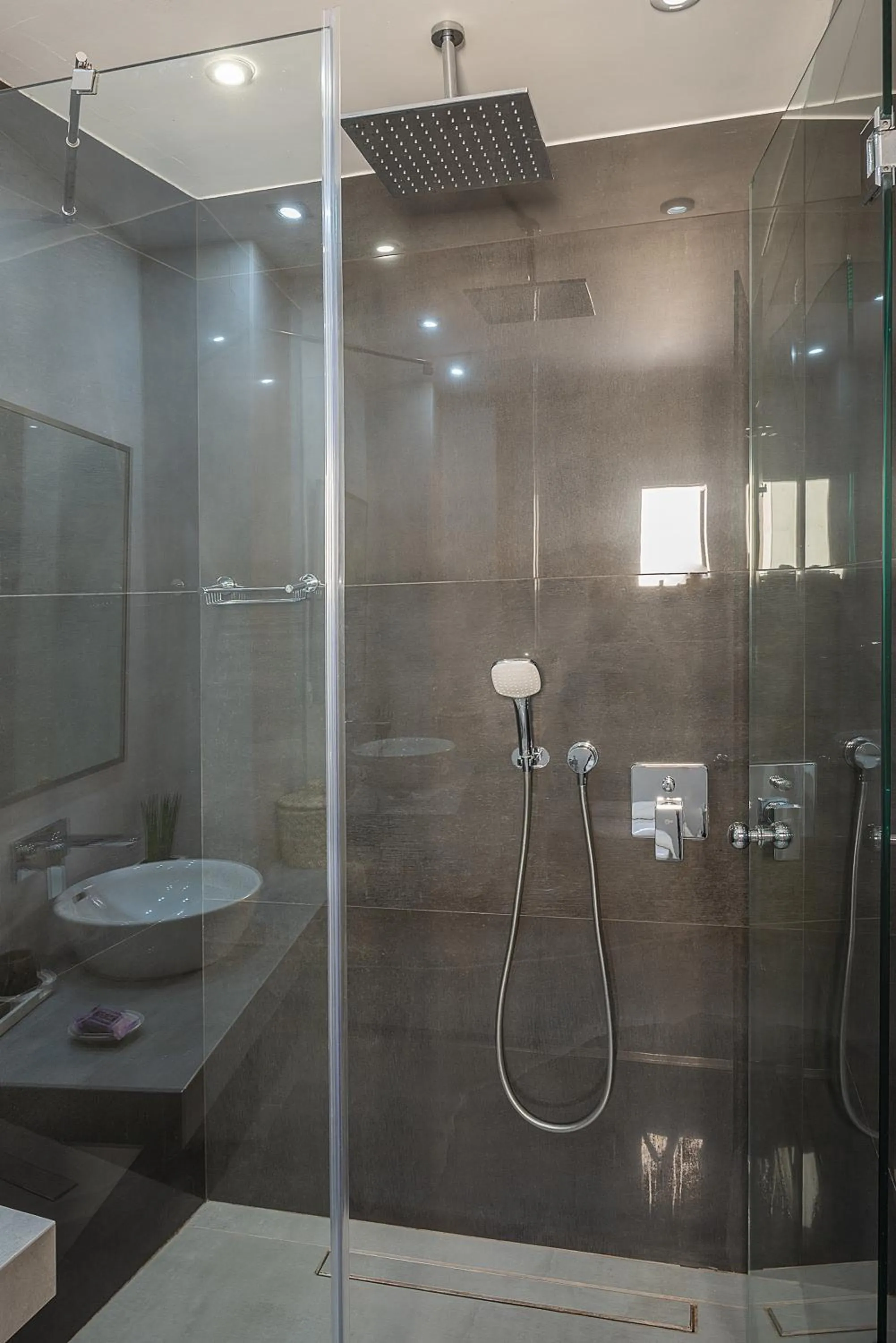 Shower in Vranas Ambiance Hotel