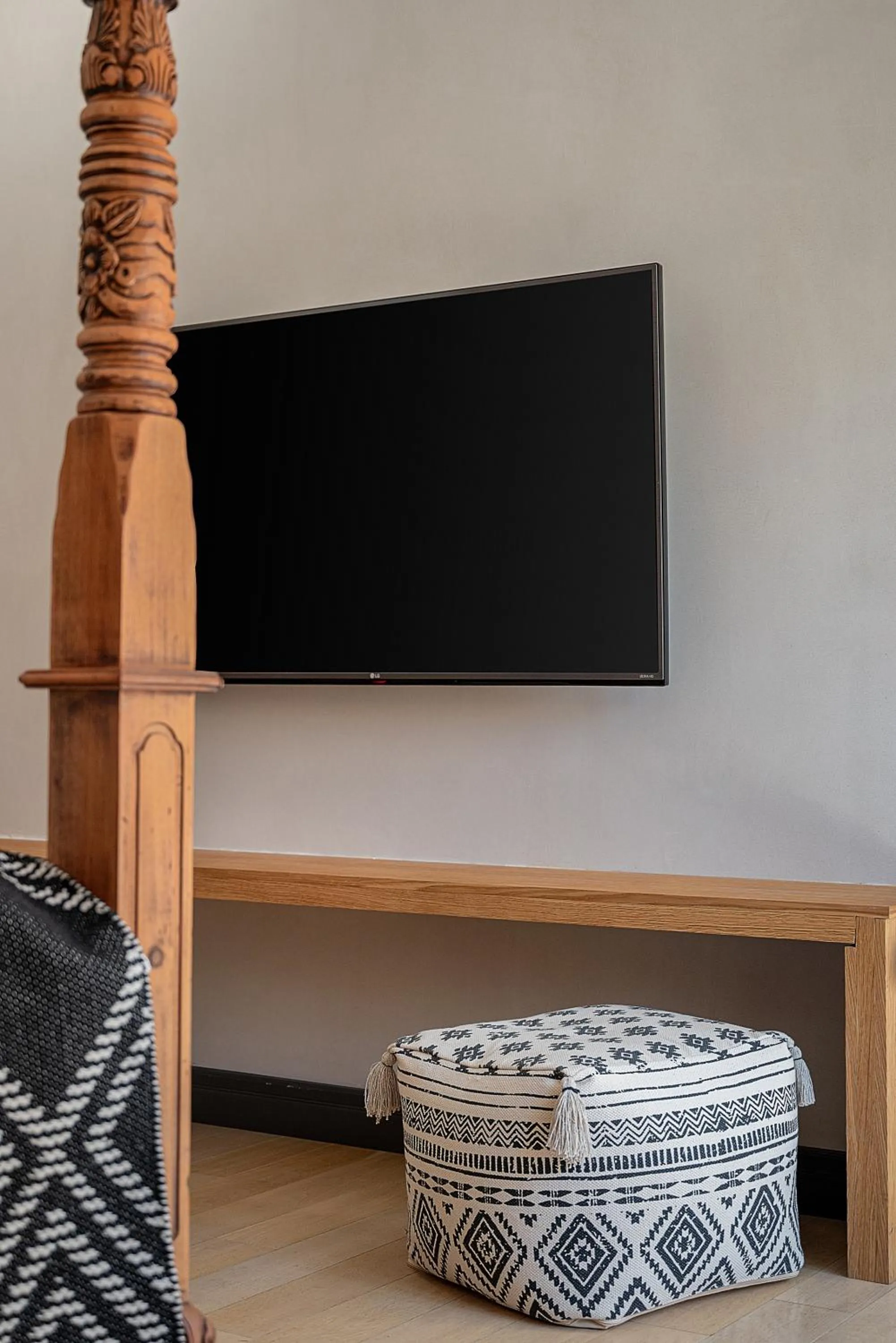 Communal lounge/ TV room in Vranas Ambiance Hotel