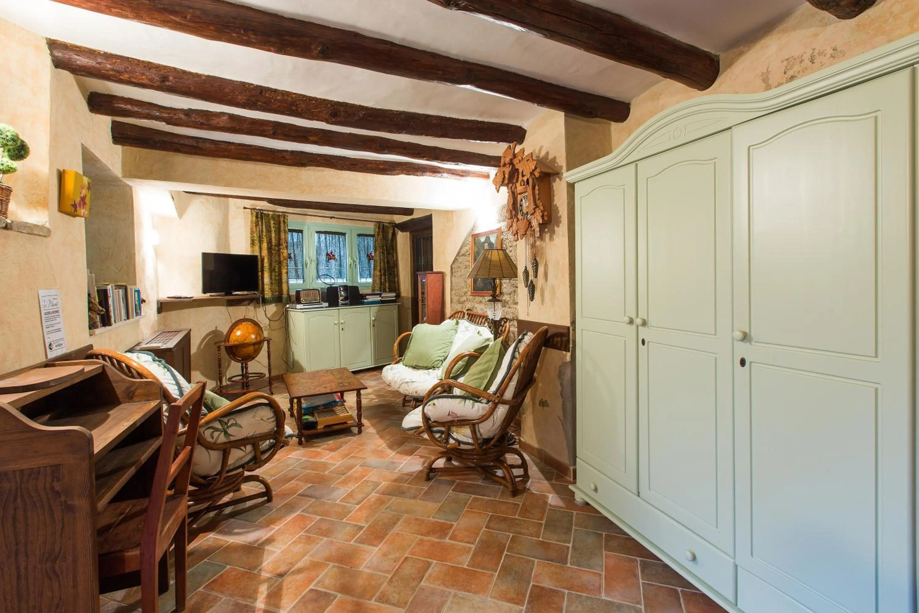 Communal lounge/ TV room in Hotel Rural El Pilaret