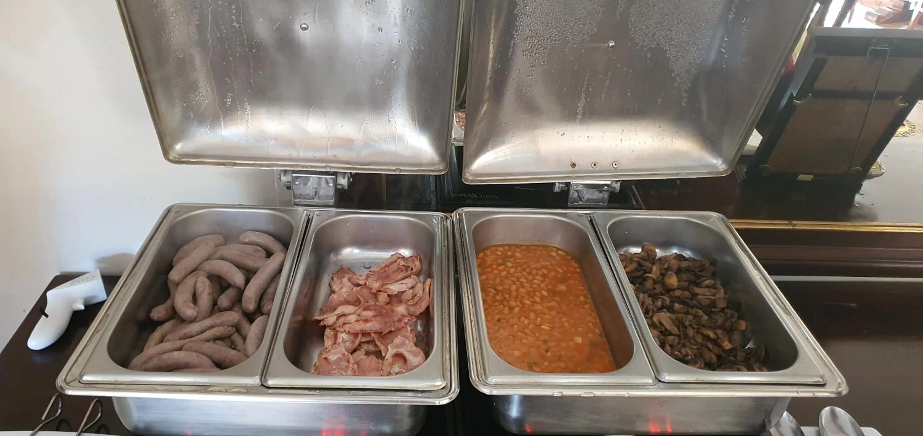 Breakfast in Avant Garde Lodge