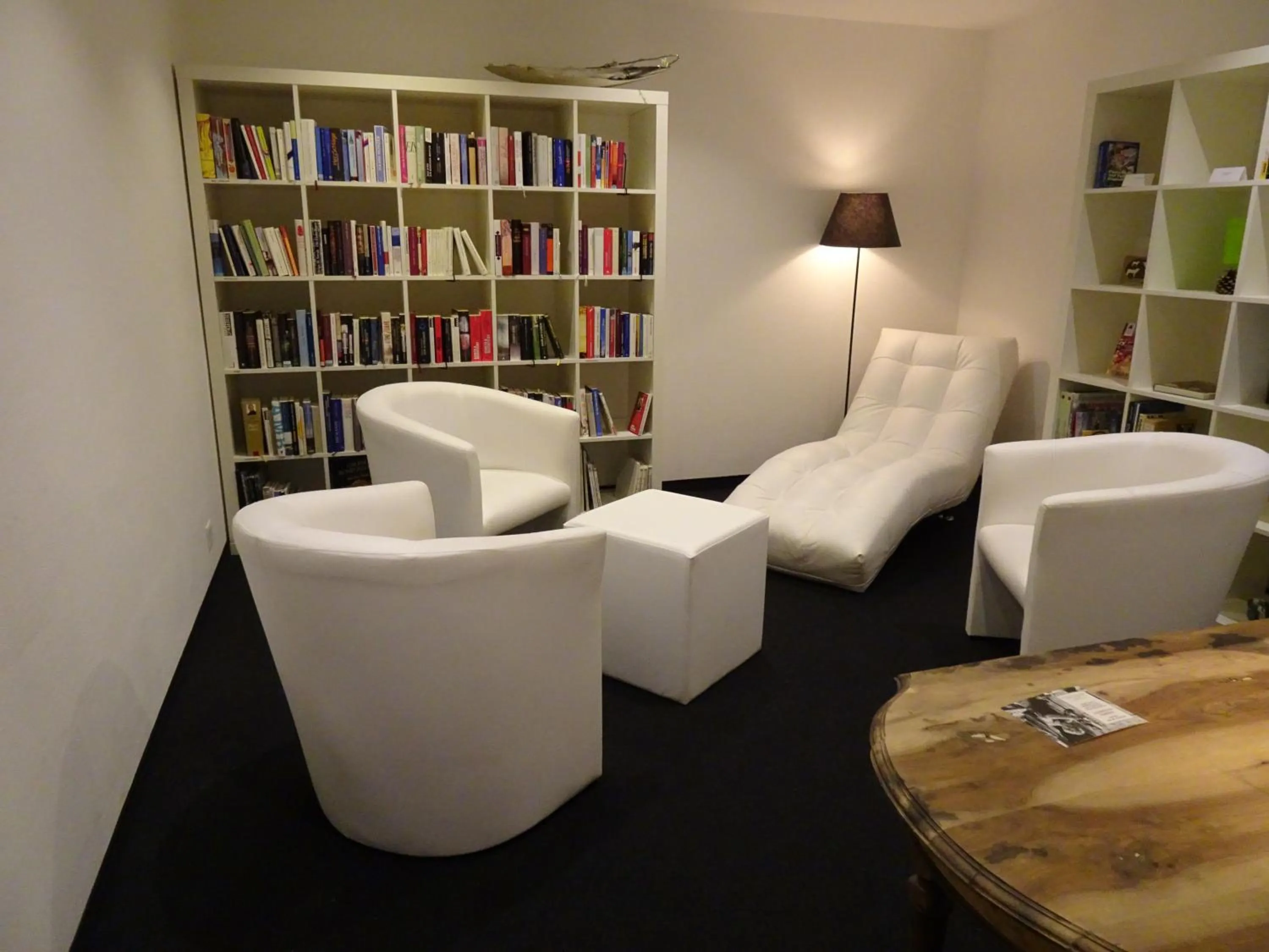 Library in Schorta's Alvetern - Boutique Hotel