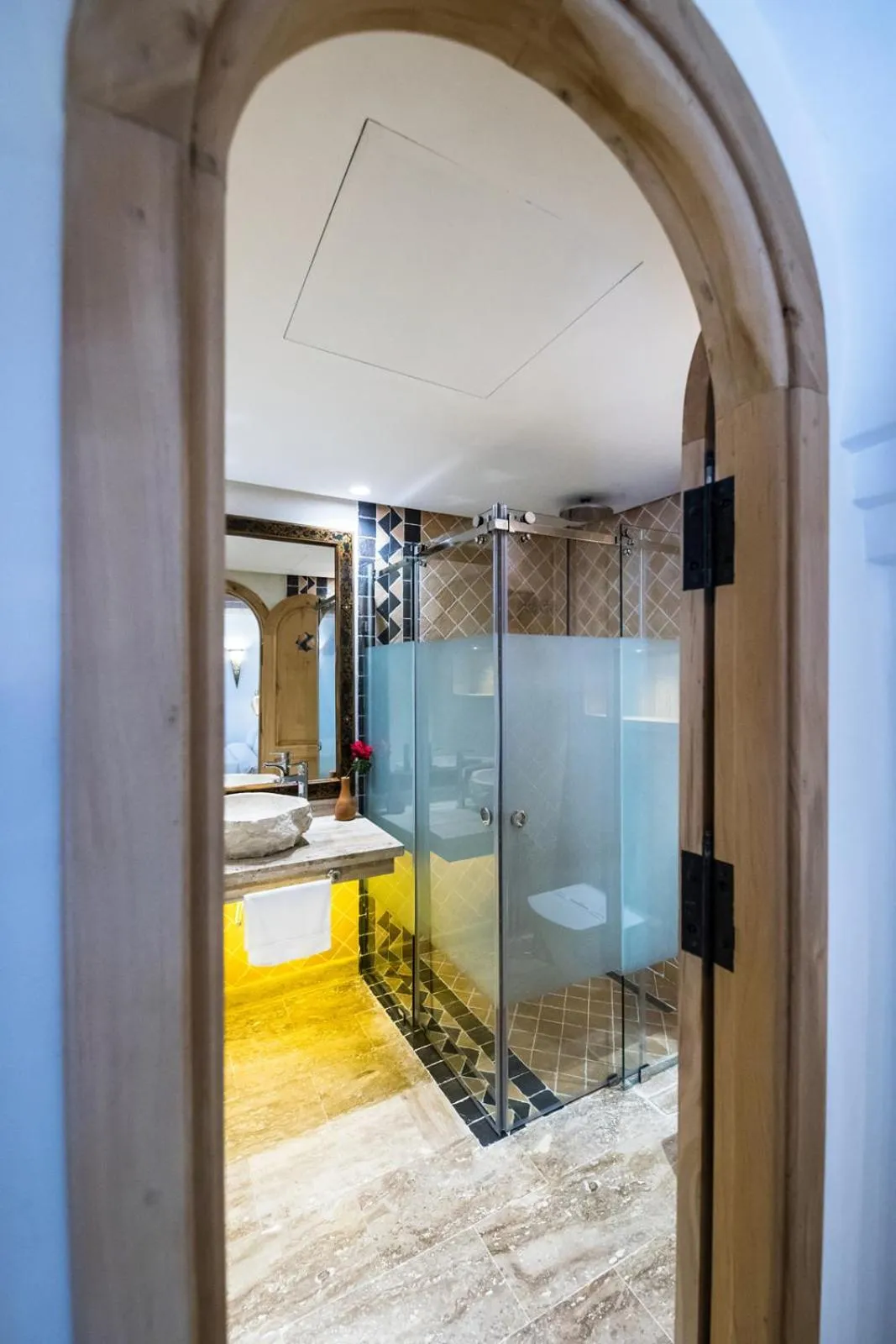 Shower in Dar Echchaouen Maison d'Hôtes & Riad