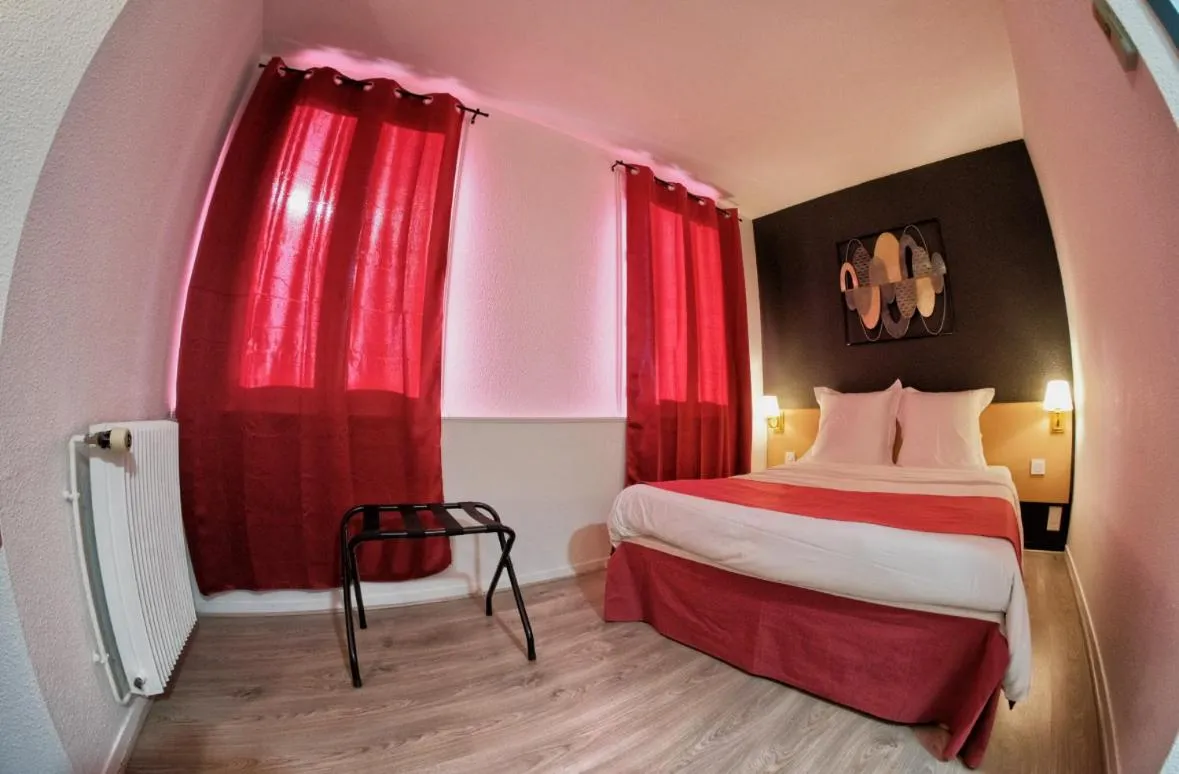 Bed in Hôtel & Spa Le Gambetta, Bergerac, Centre ville