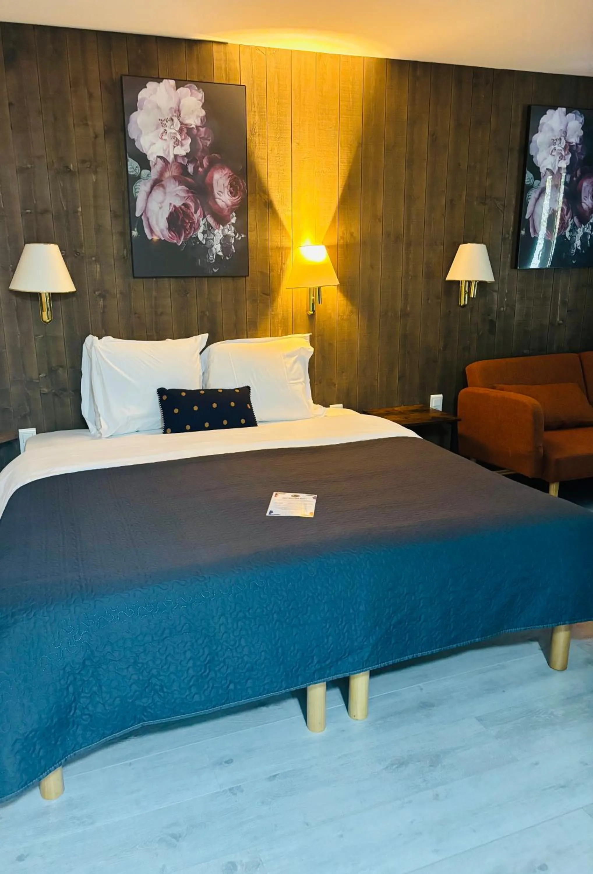 Bed in Hôtel & Spa Le Gambetta, Bergerac, Centre ville