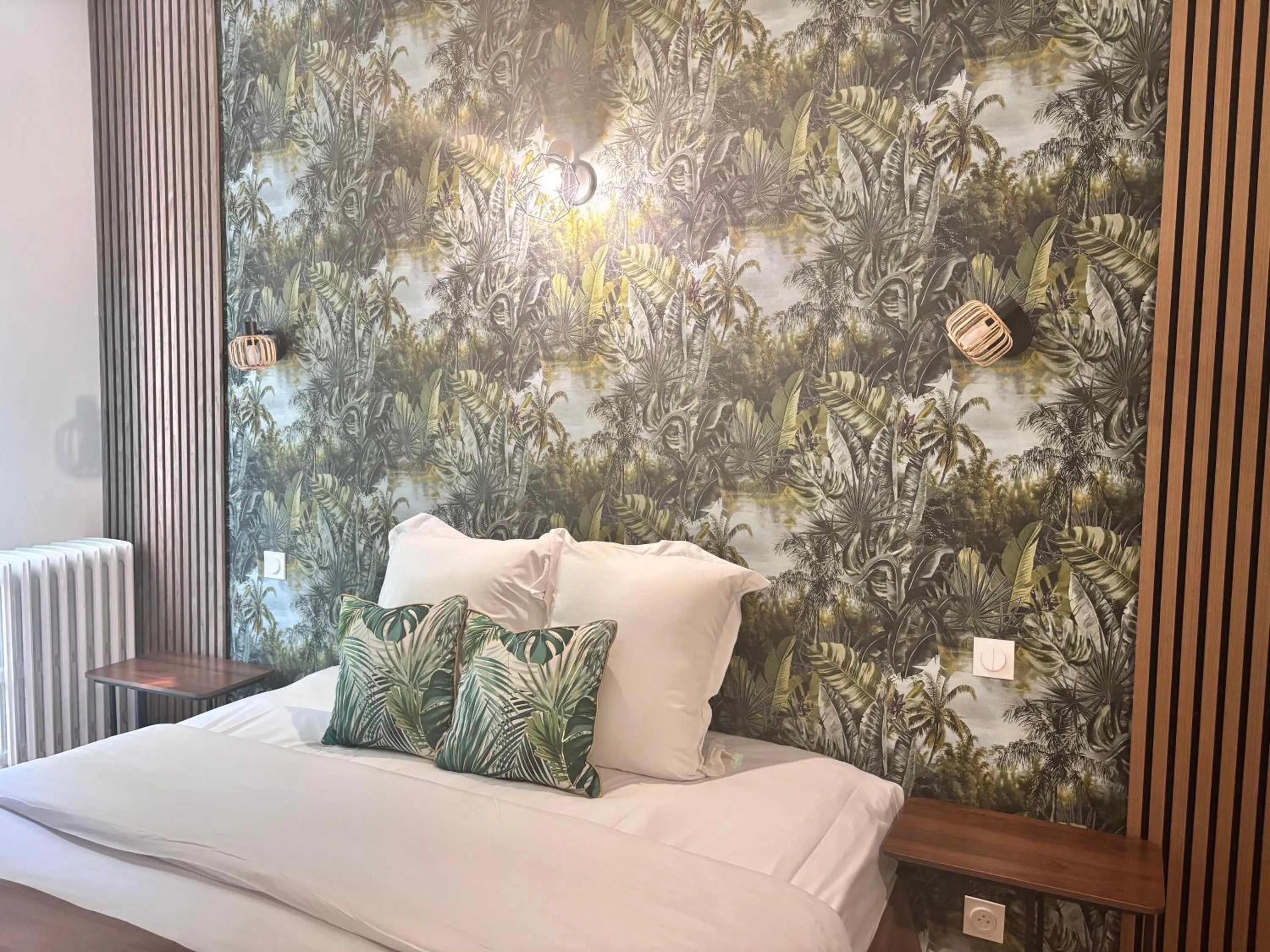 Bed in Hôtel & Spa Le Gambetta, Bergerac, Centre ville