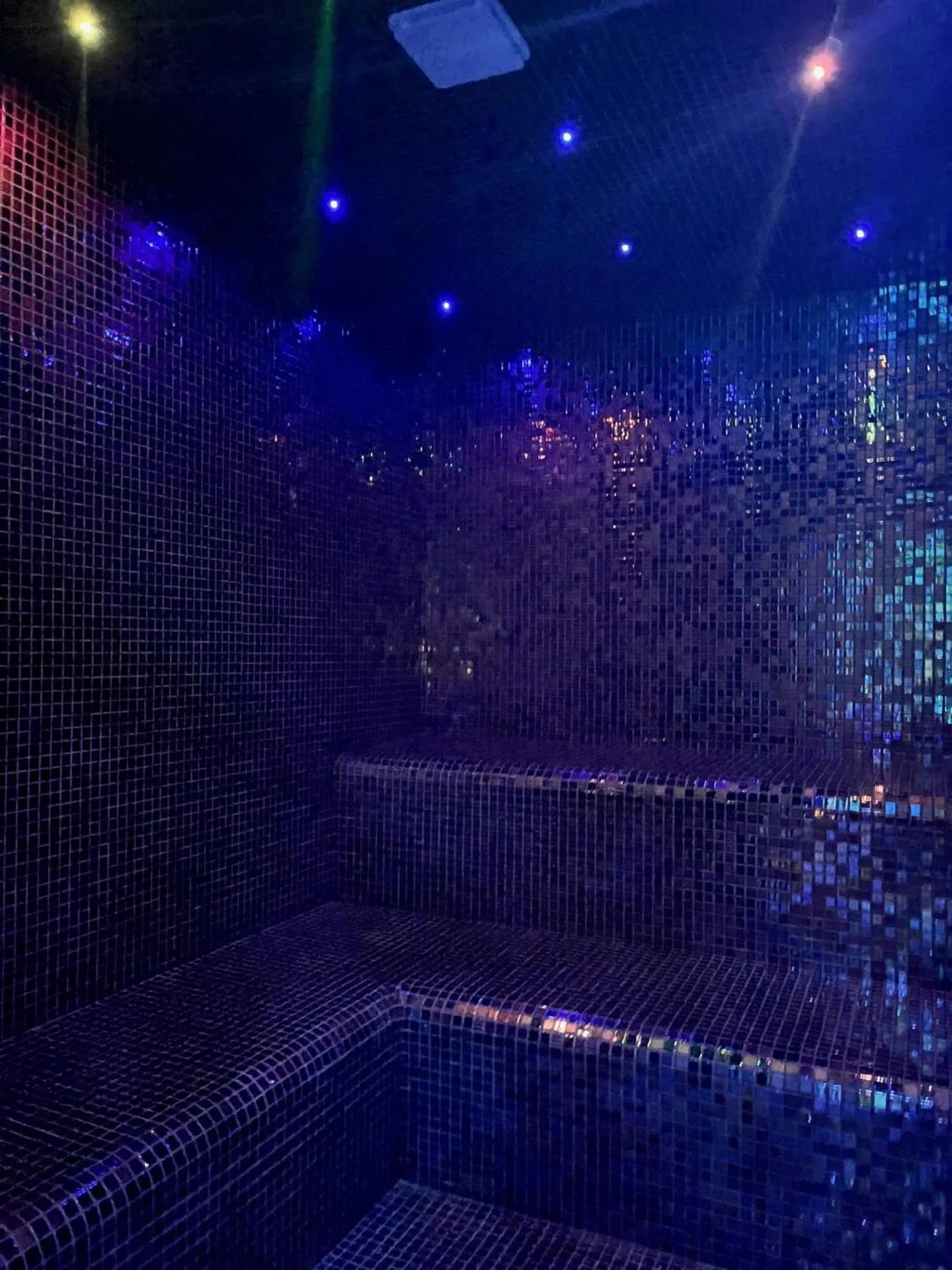 Hot Tub in Hôtel & Spa Le Gambetta, Bergerac, Centre ville