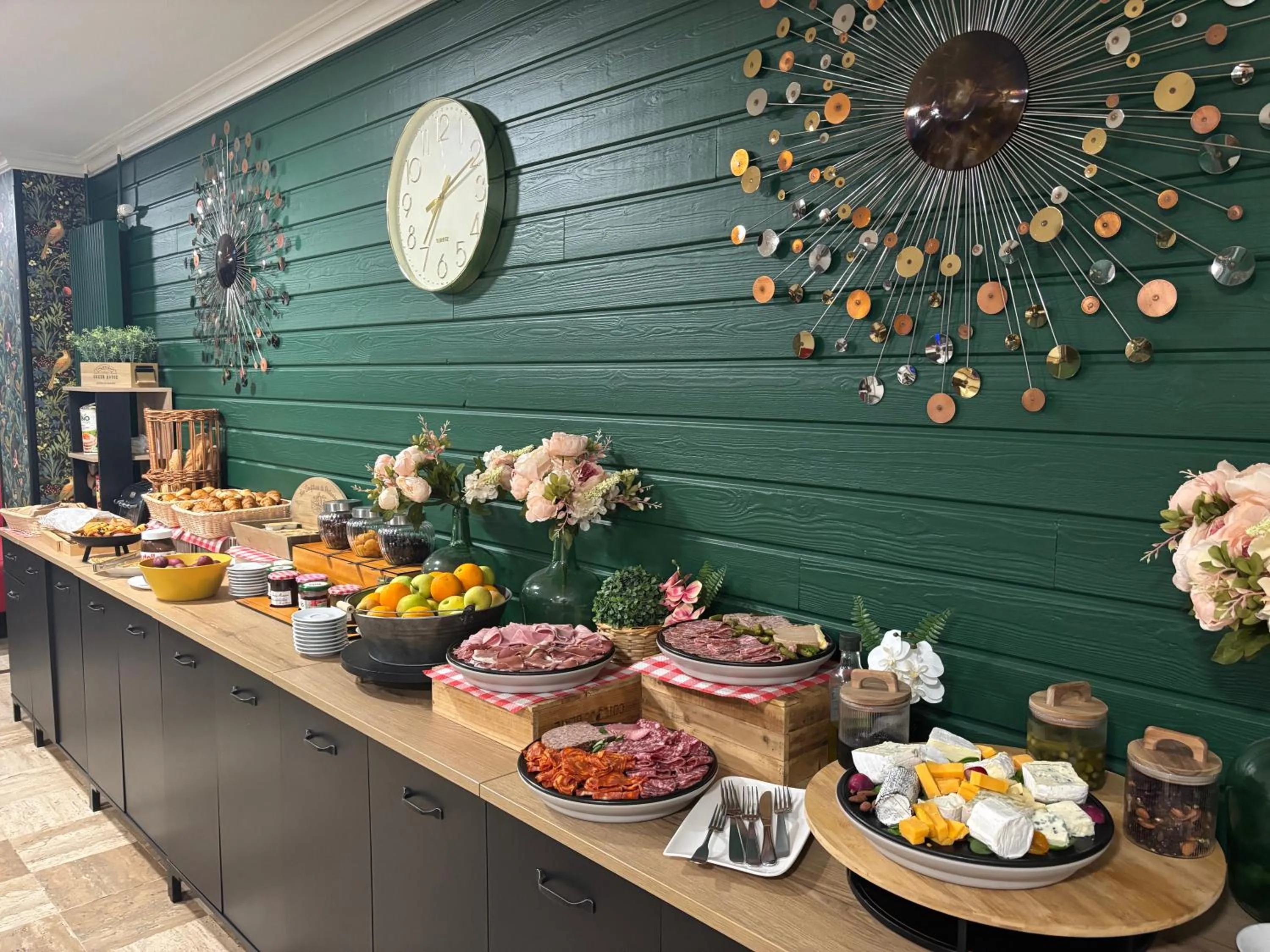 Buffet breakfast in Hôtel & Spa Le Gambetta, Bergerac, Centre ville