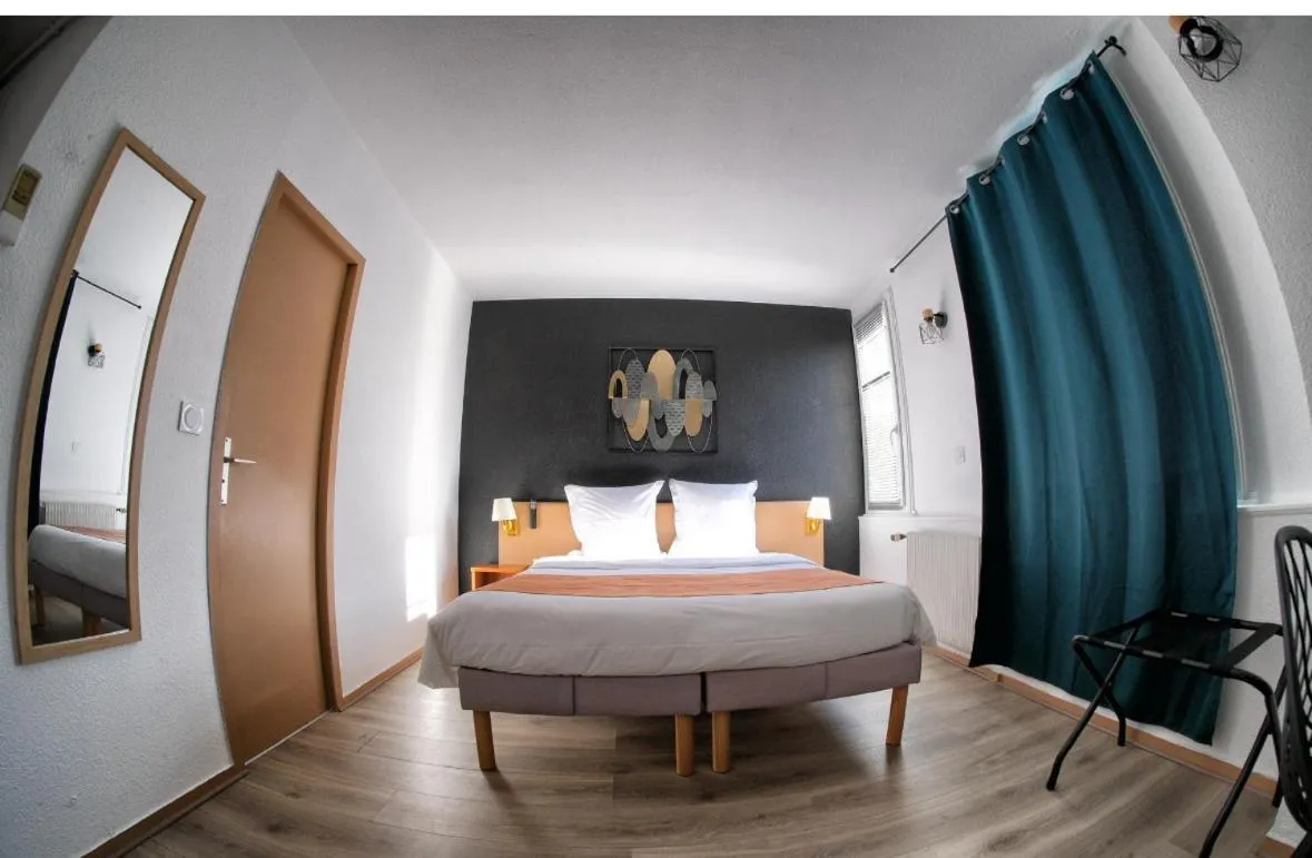 Bed in Hôtel & Spa Le Gambetta, Bergerac, Centre ville