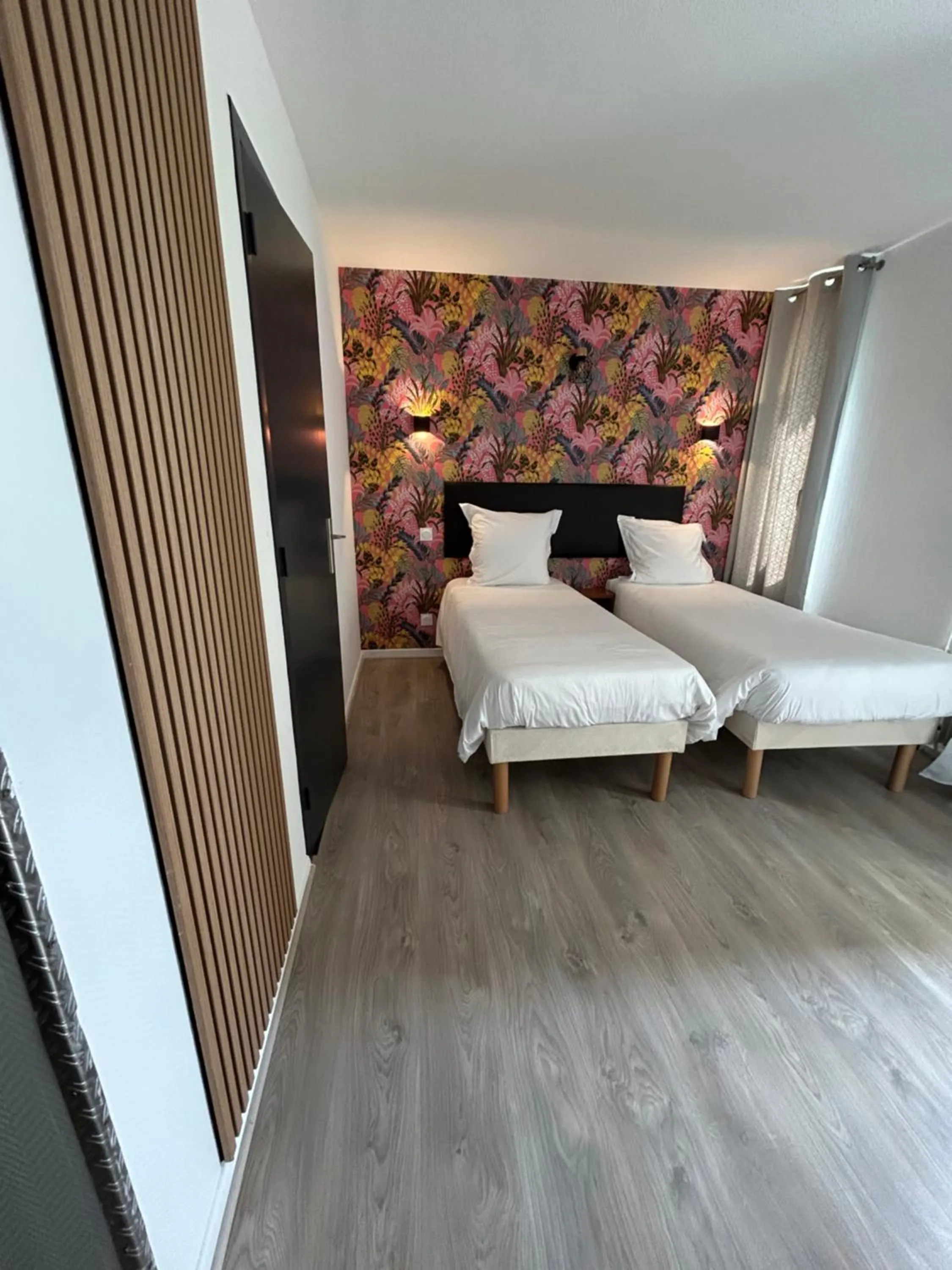 Bed in Hôtel & Spa Le Gambetta, Bergerac, Centre ville