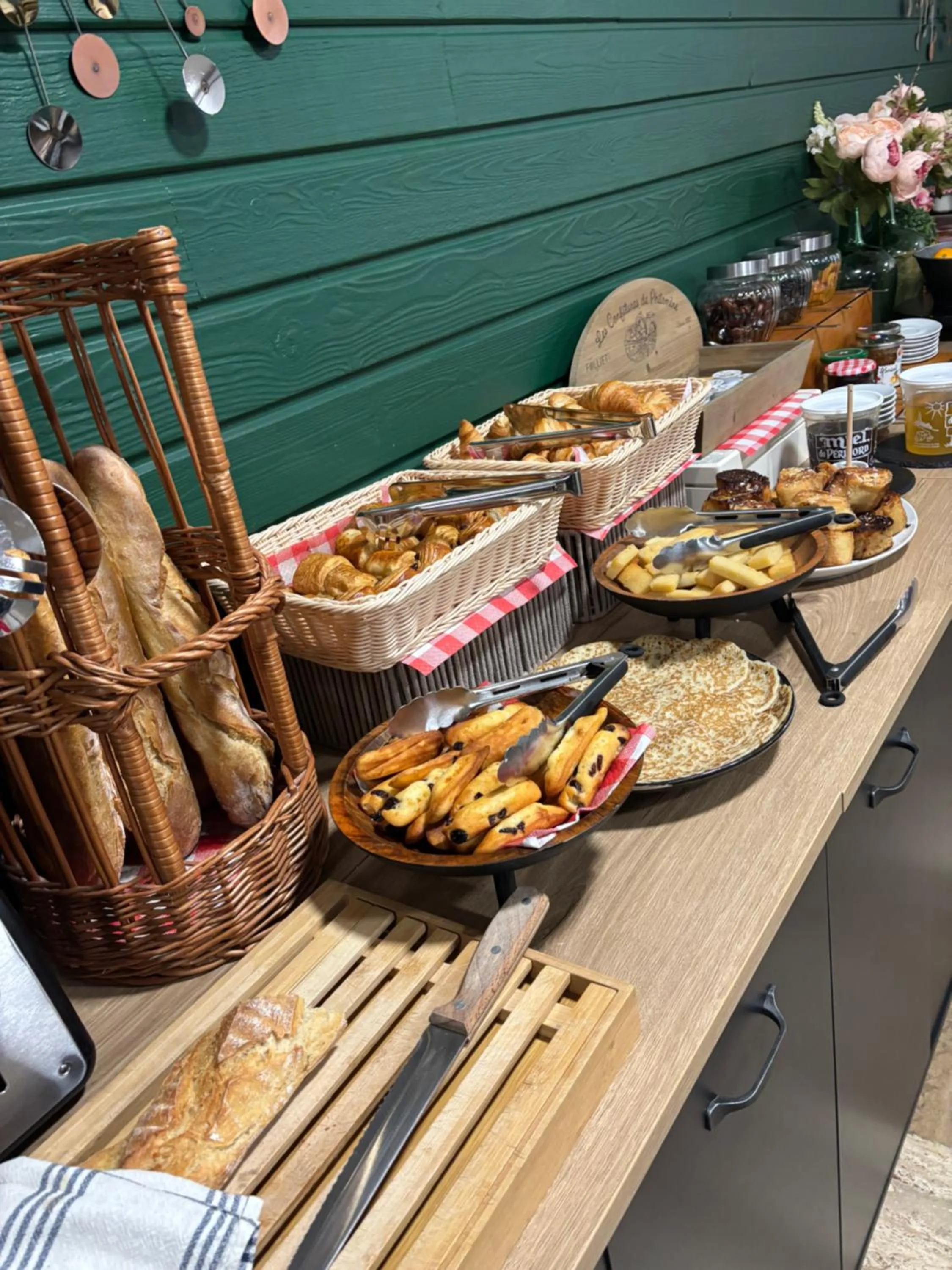 Food and drinks in Hôtel & Spa Le Gambetta, Bergerac, Centre ville