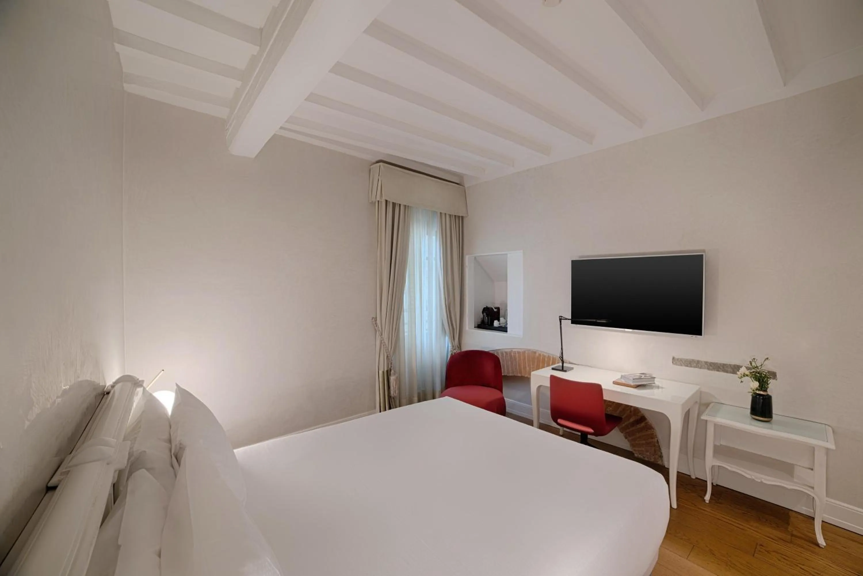 Bedroom, Bed in NH Collection Firenze Porta Rossa