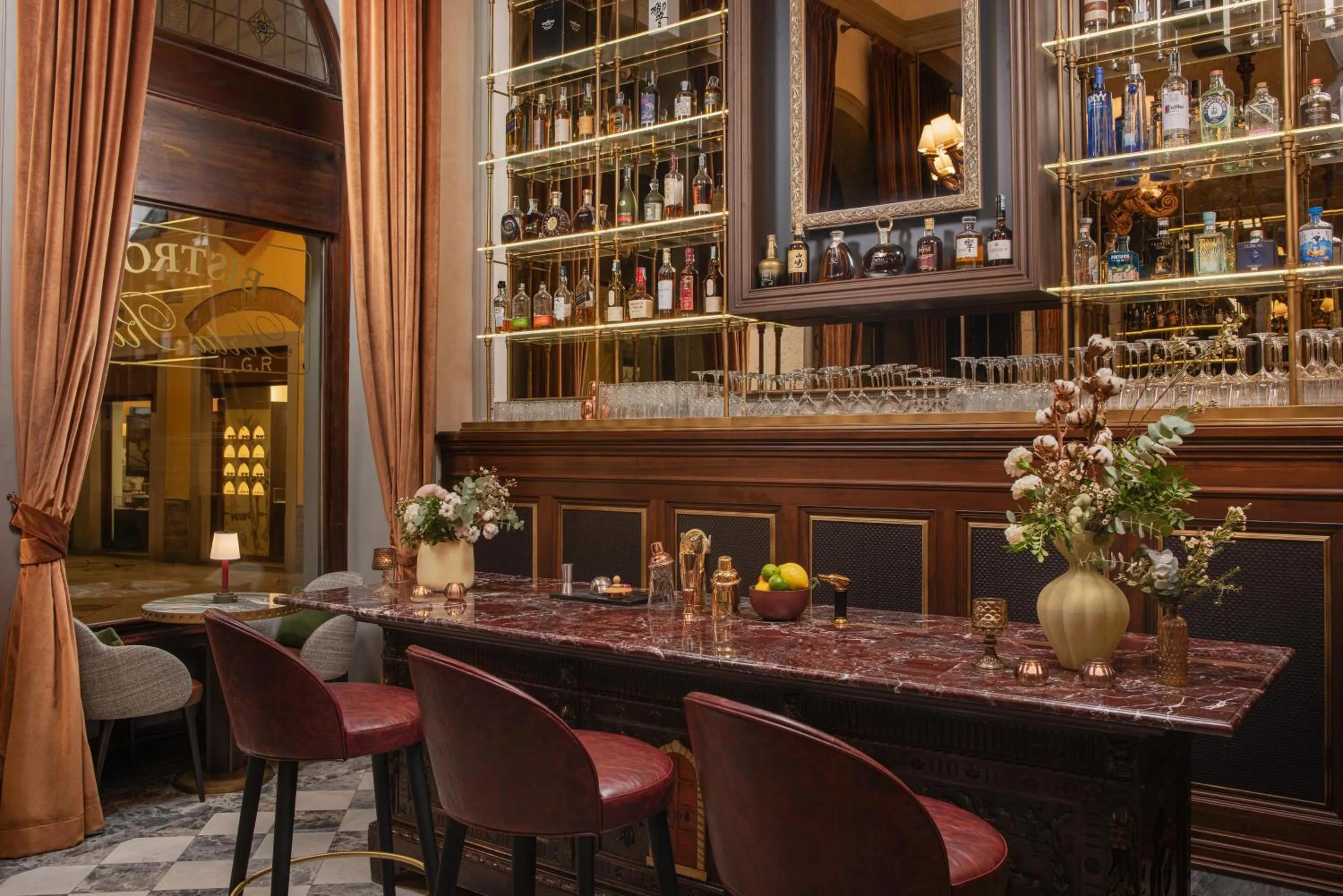 Lounge or bar in NH Collection Firenze Porta Rossa