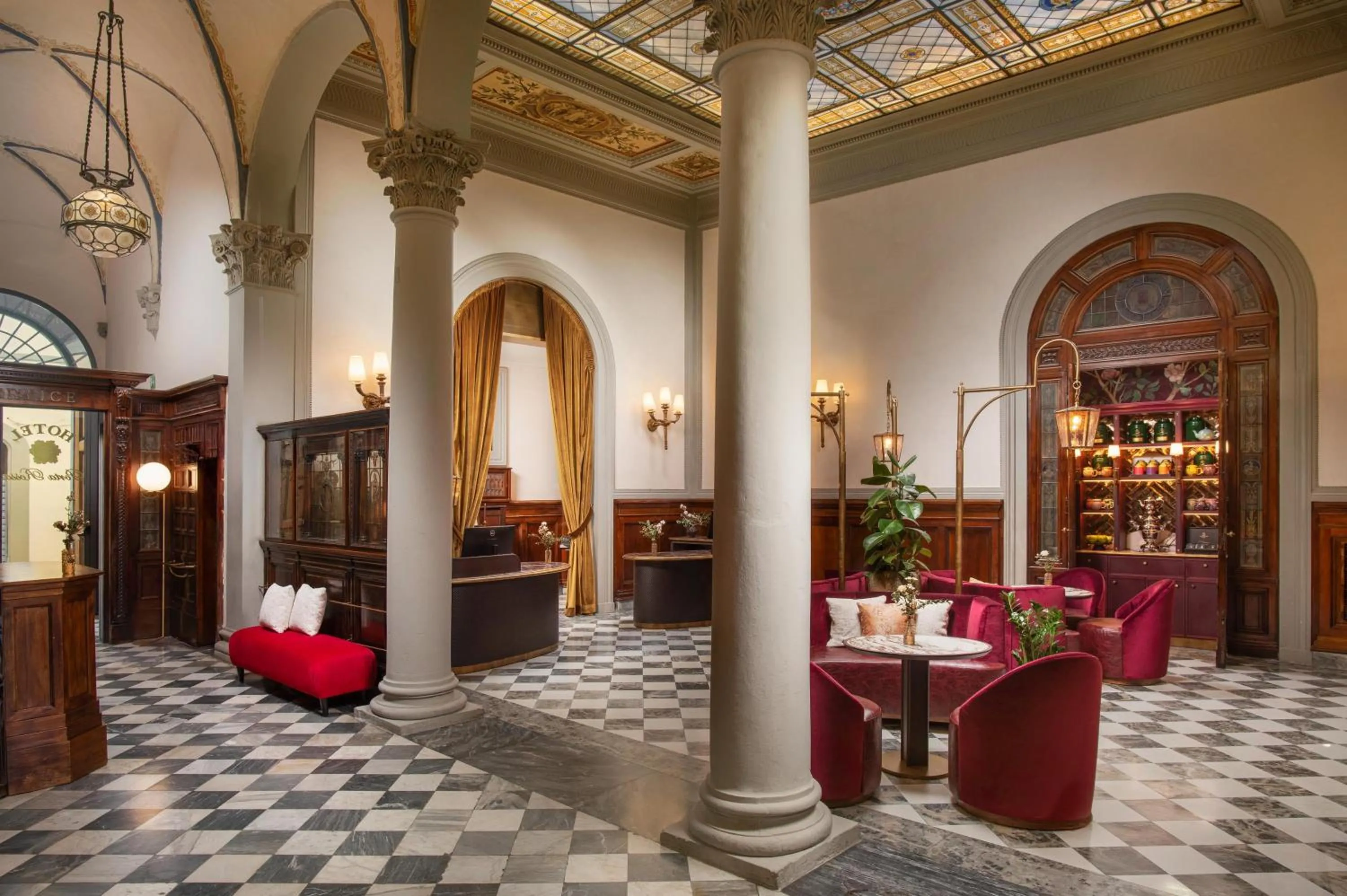 Lobby or reception in NH Collection Firenze Porta Rossa