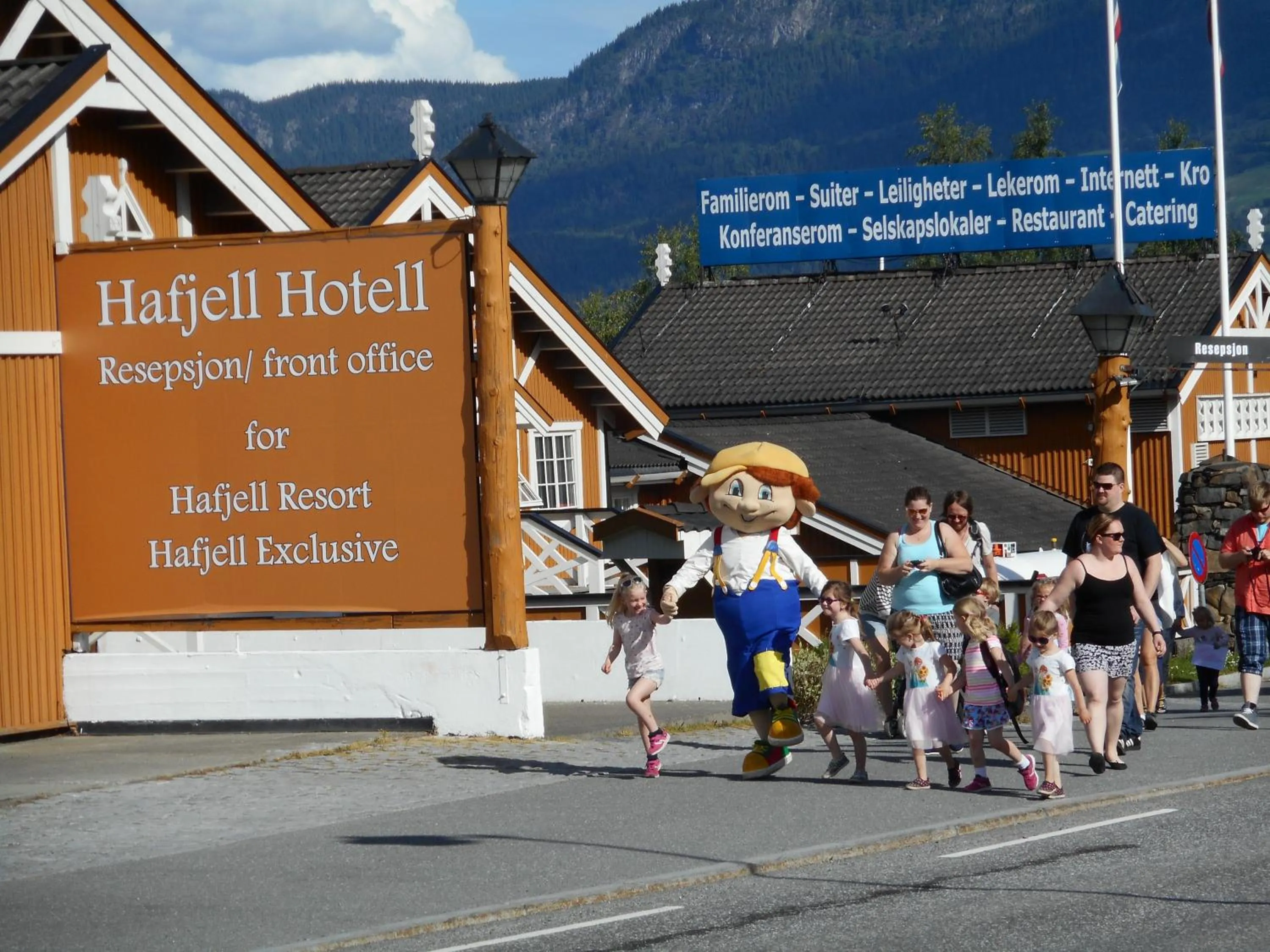 People in Hafjell Hotell