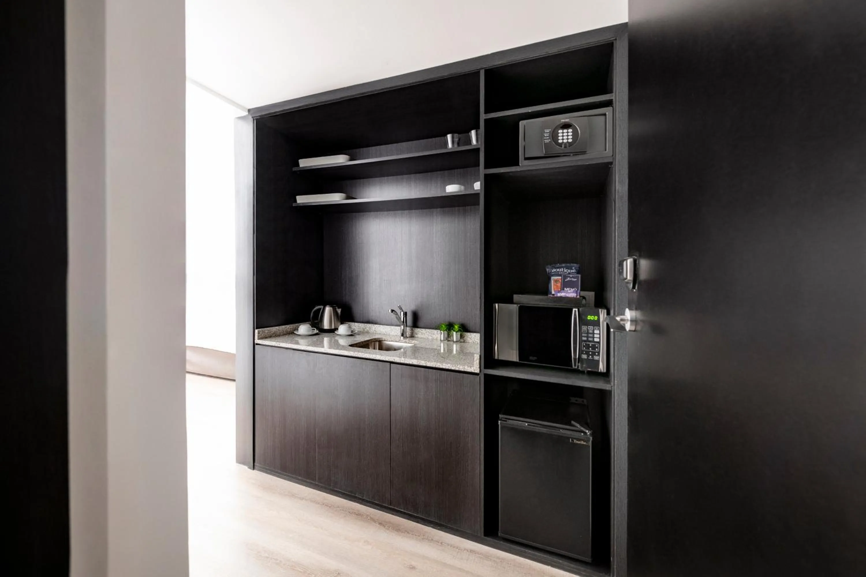 Coffee/tea facilities in Efe Hotel & Cowork