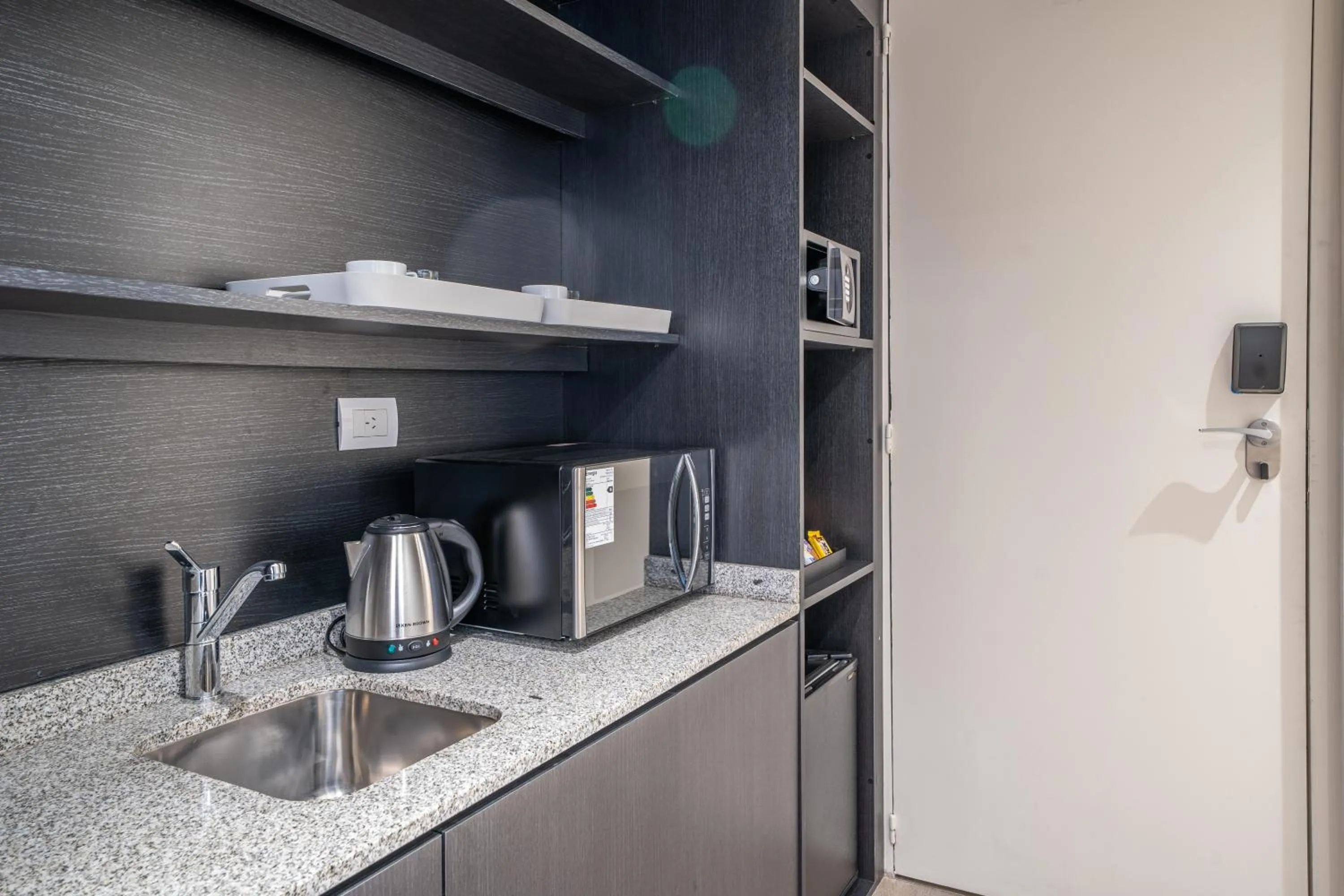 Coffee/tea facilities in Efe Hotel & Cowork