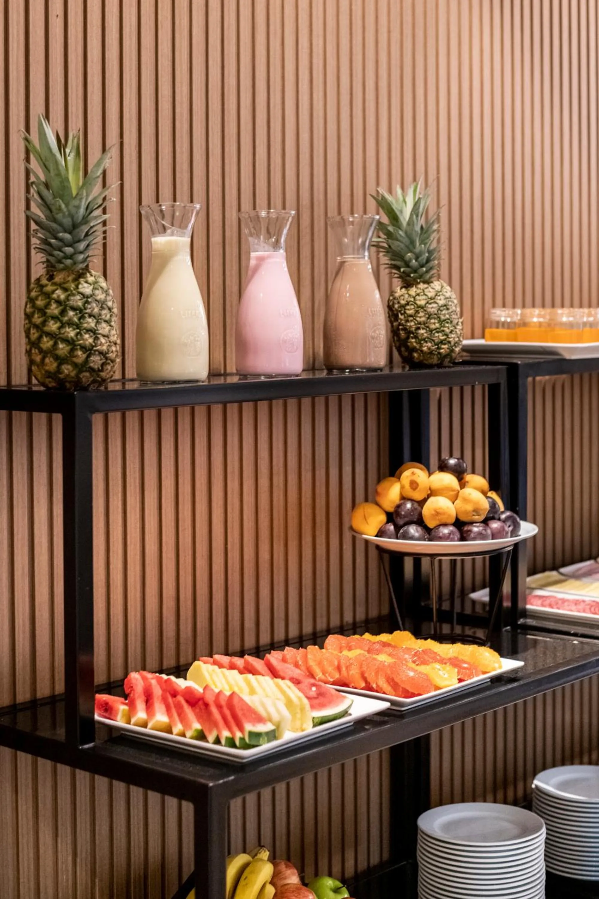 Restaurant/places to eat in Efe Hotel & Cowork