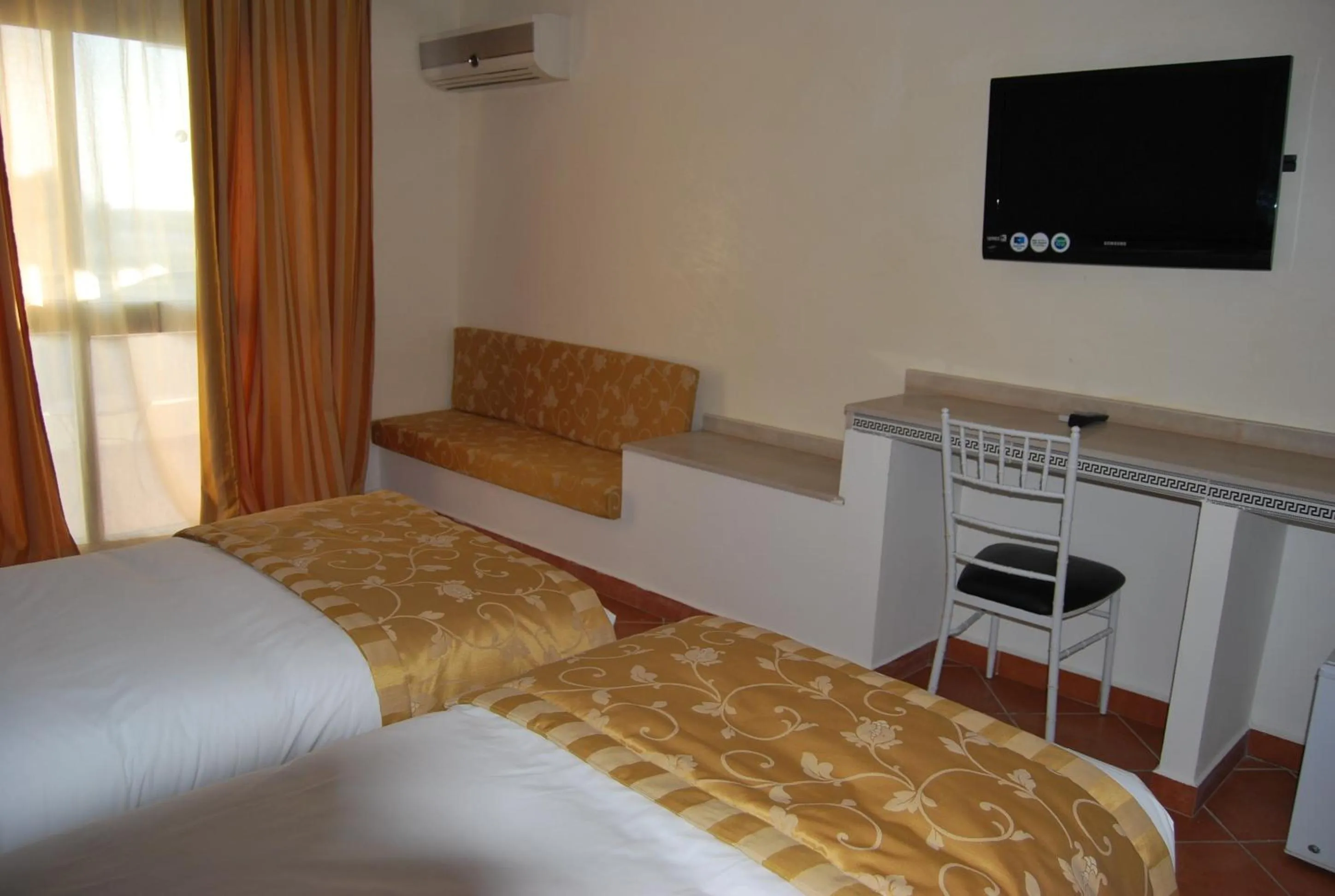 Day, Bed in Hotel Al Khaima