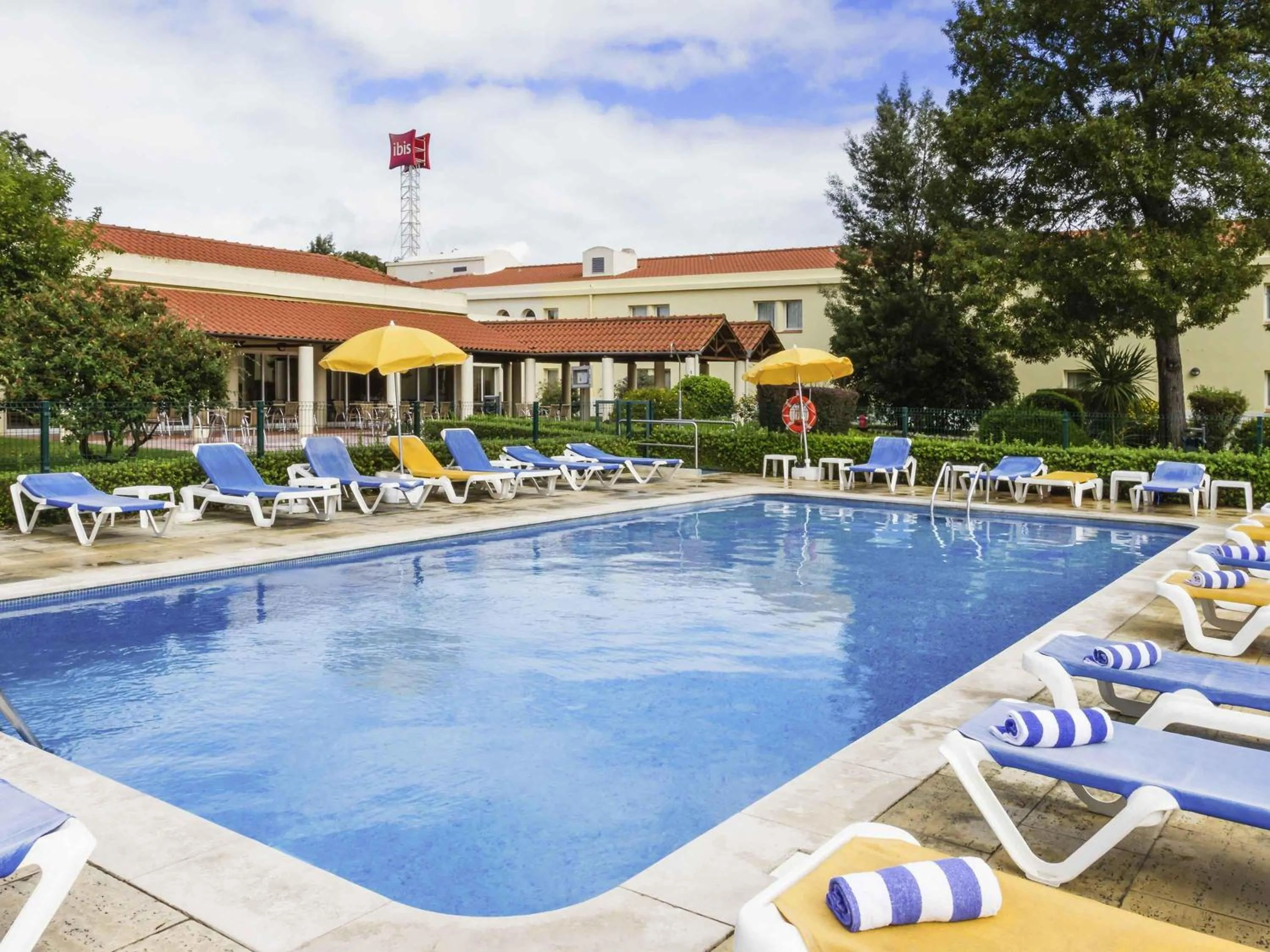 Property building in Hotel ibis Setubal