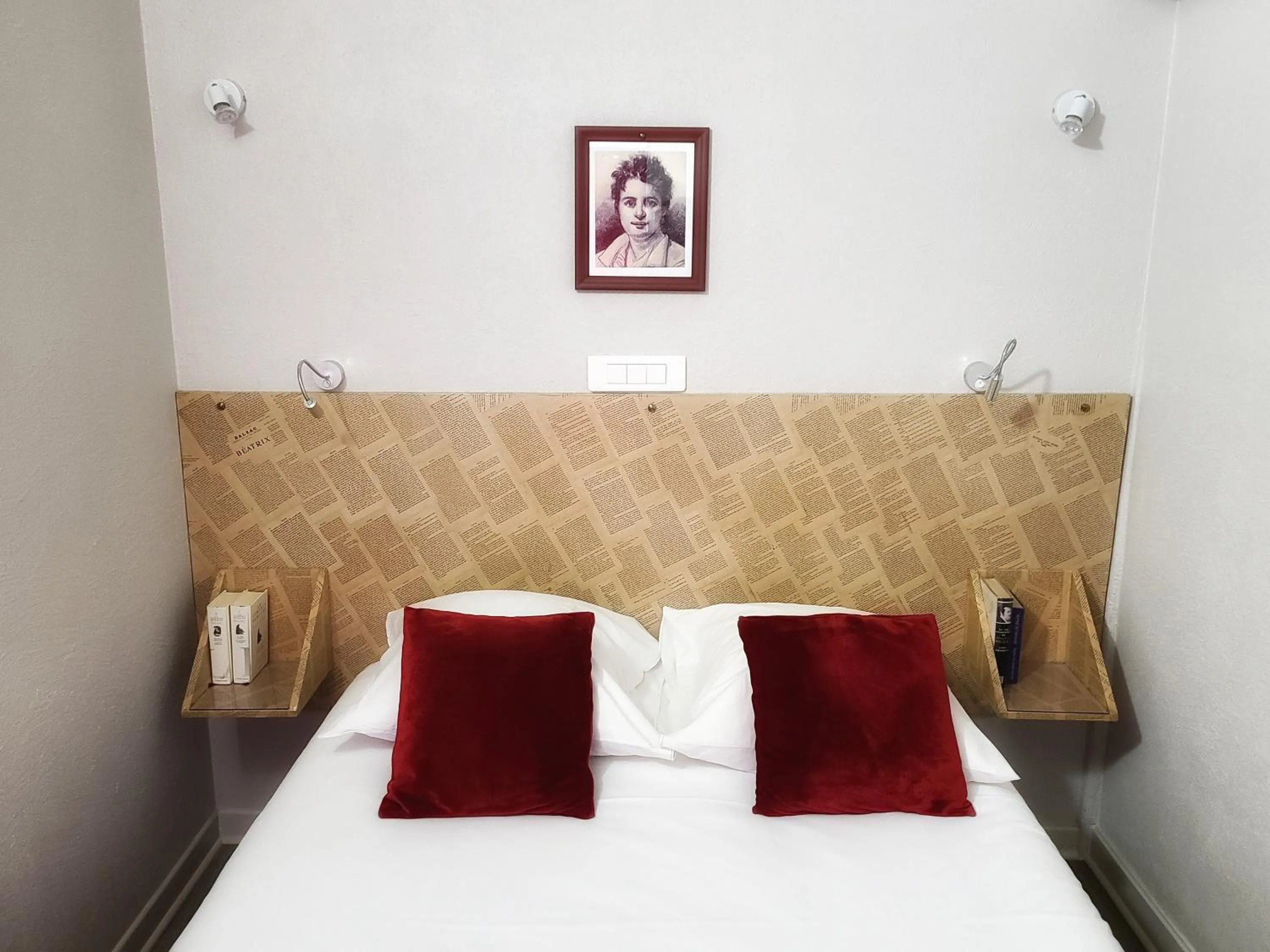 Decorative detail, Bed in Hôtel Mille et une Feuilles