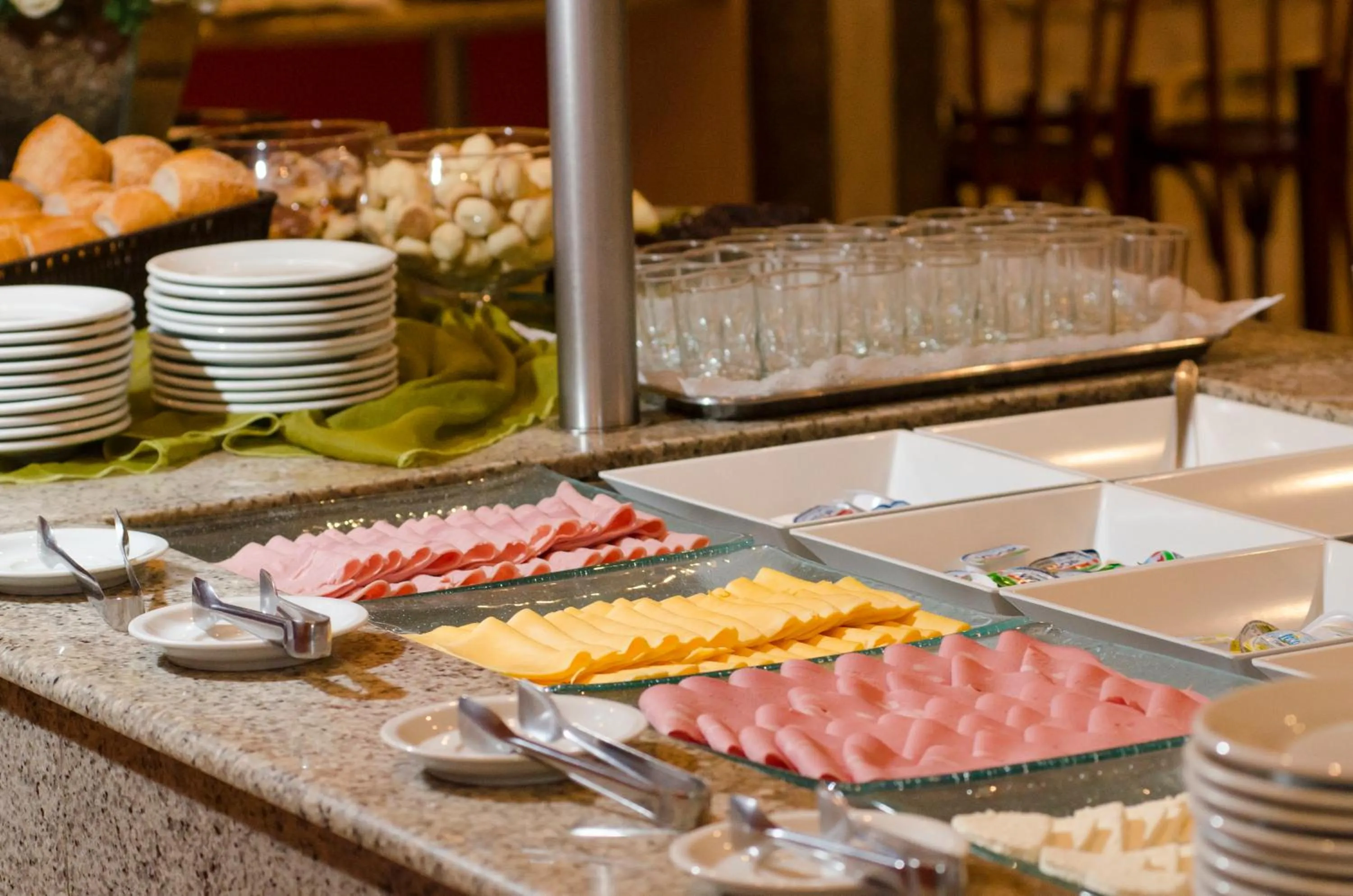 Restaurant/places to eat in Hotel Pires