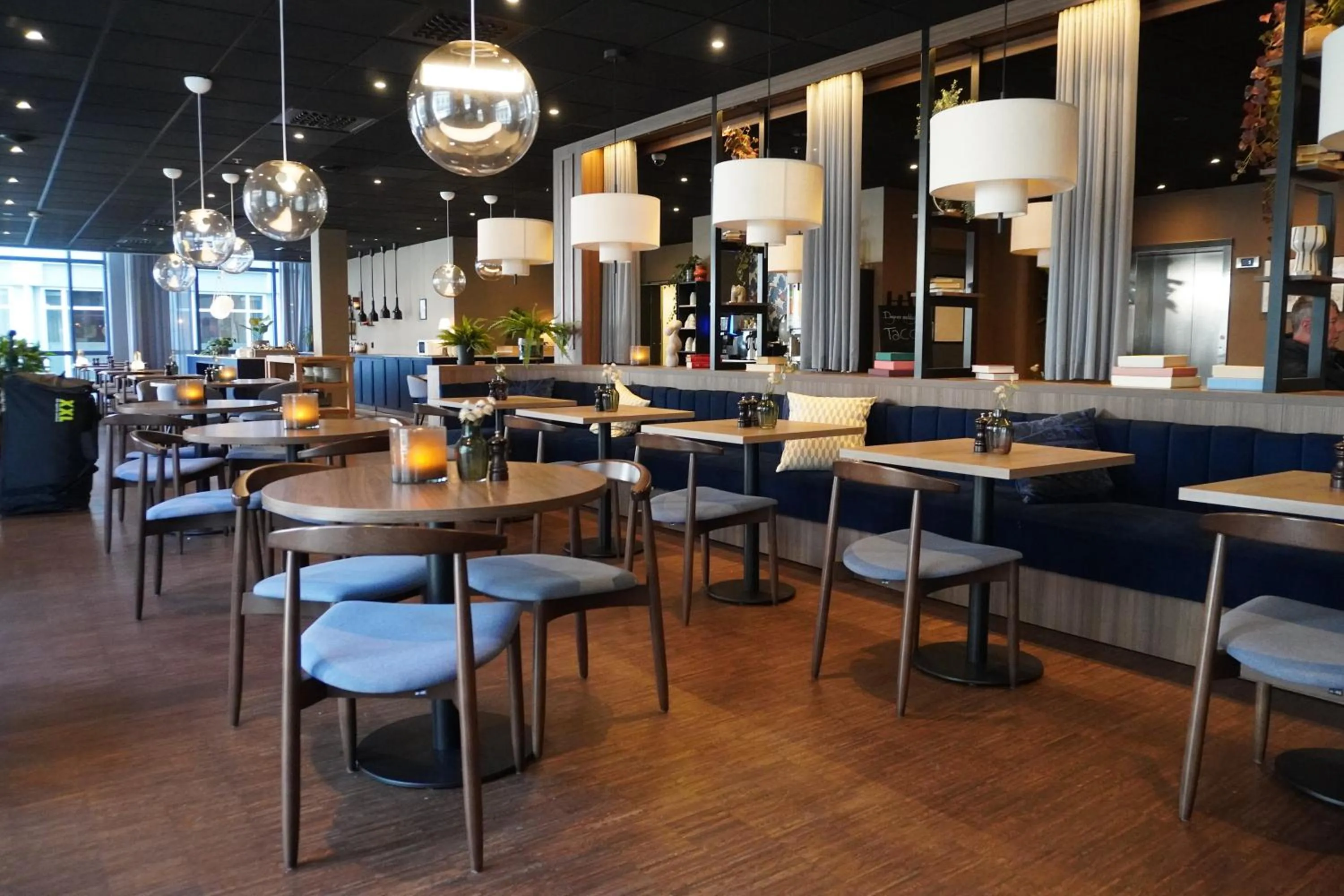 Restaurant/places to eat in Home Hotel Grand Olav