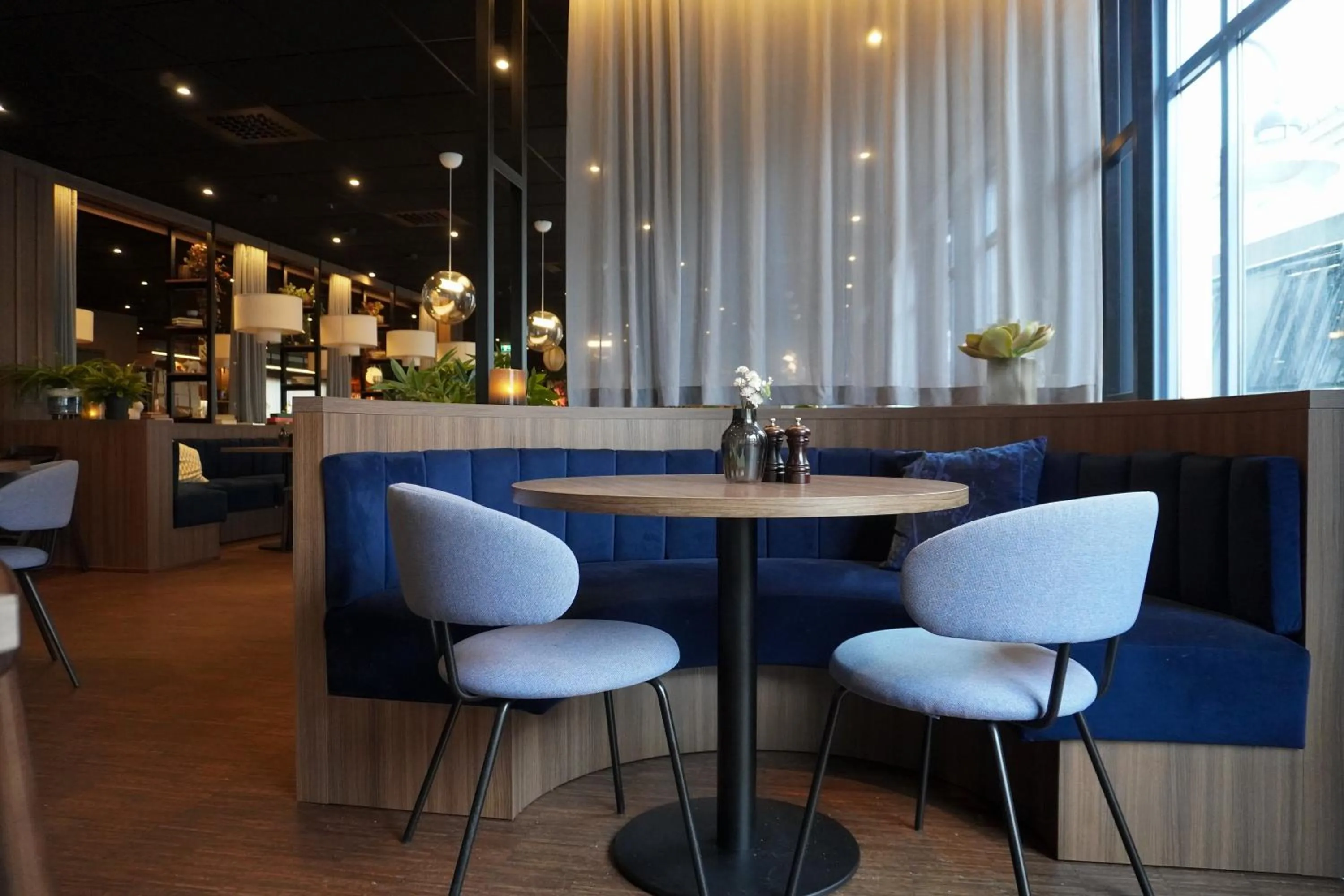 Restaurant/places to eat in Home Hotel Grand Olav