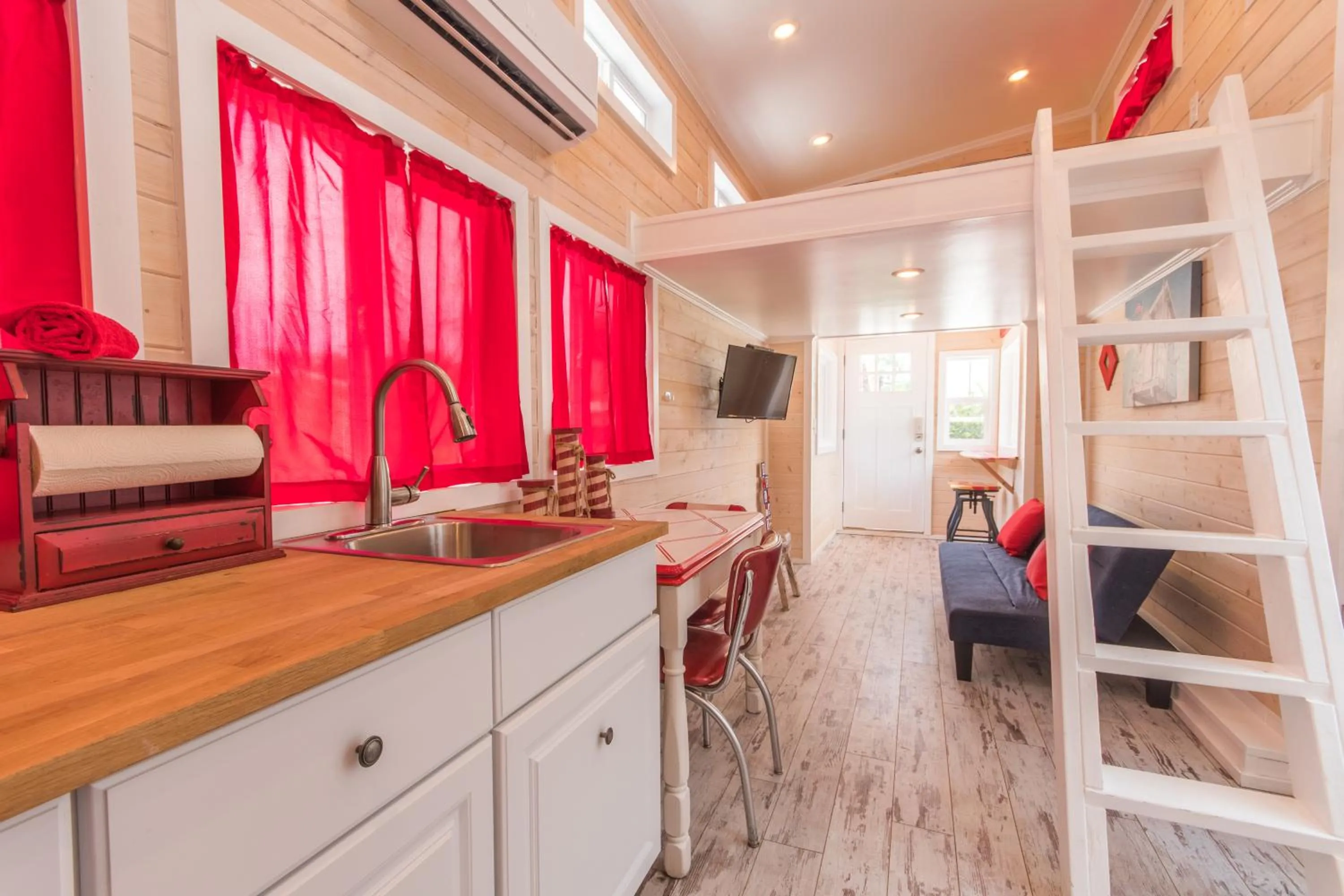 TV and multimedia in Tiny House Siesta