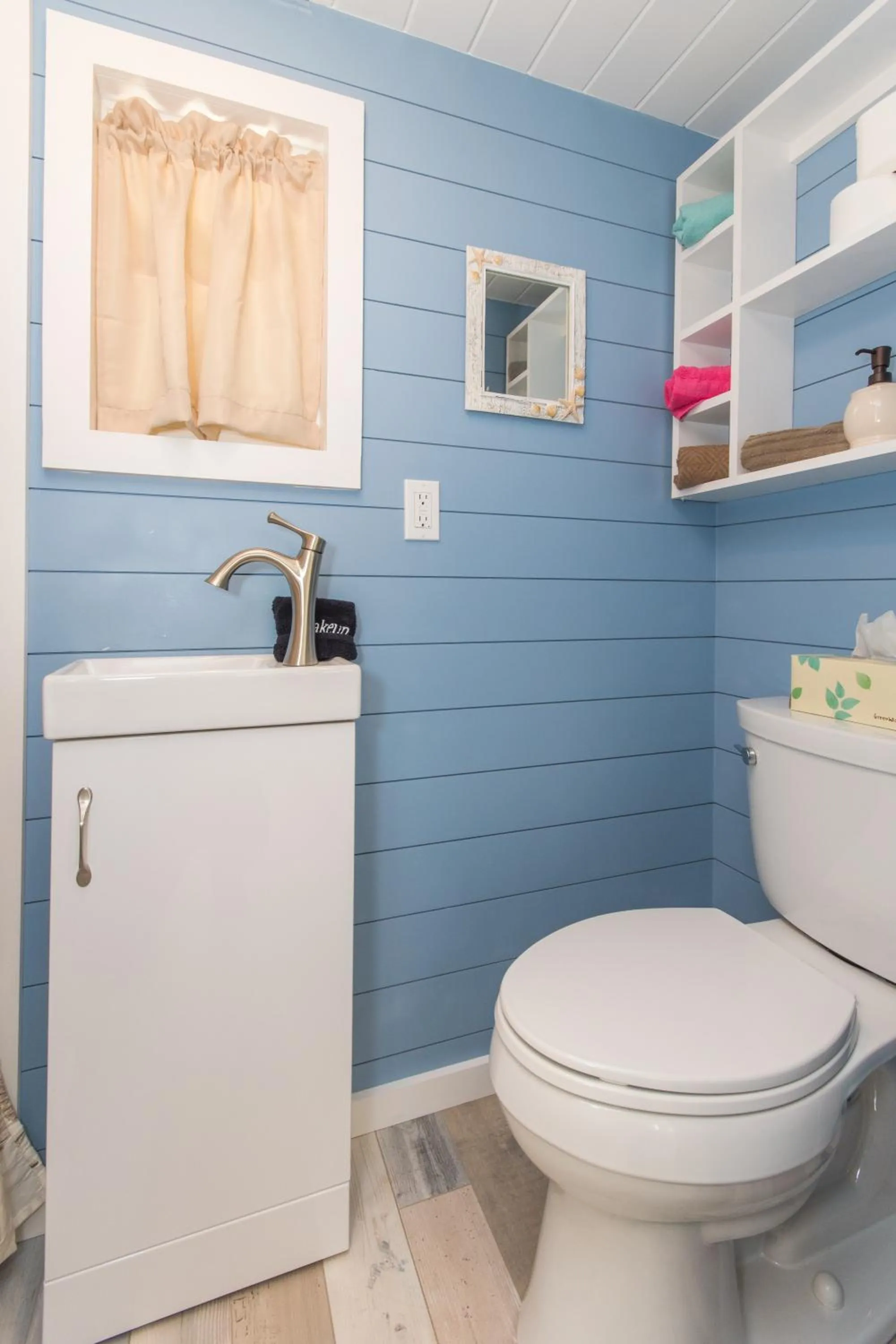 Toilet in Tiny House Siesta