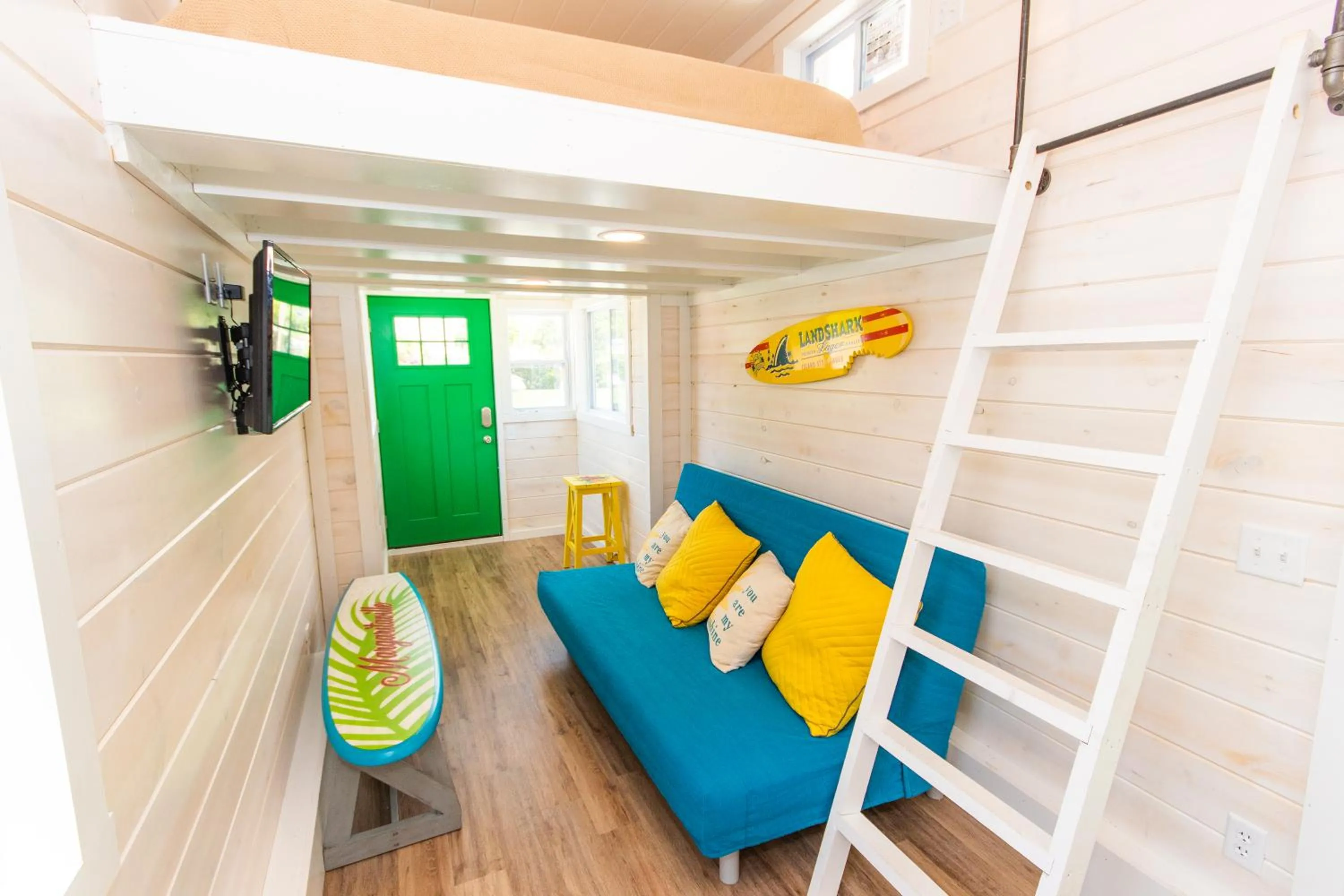 TV and multimedia in Tiny House Siesta