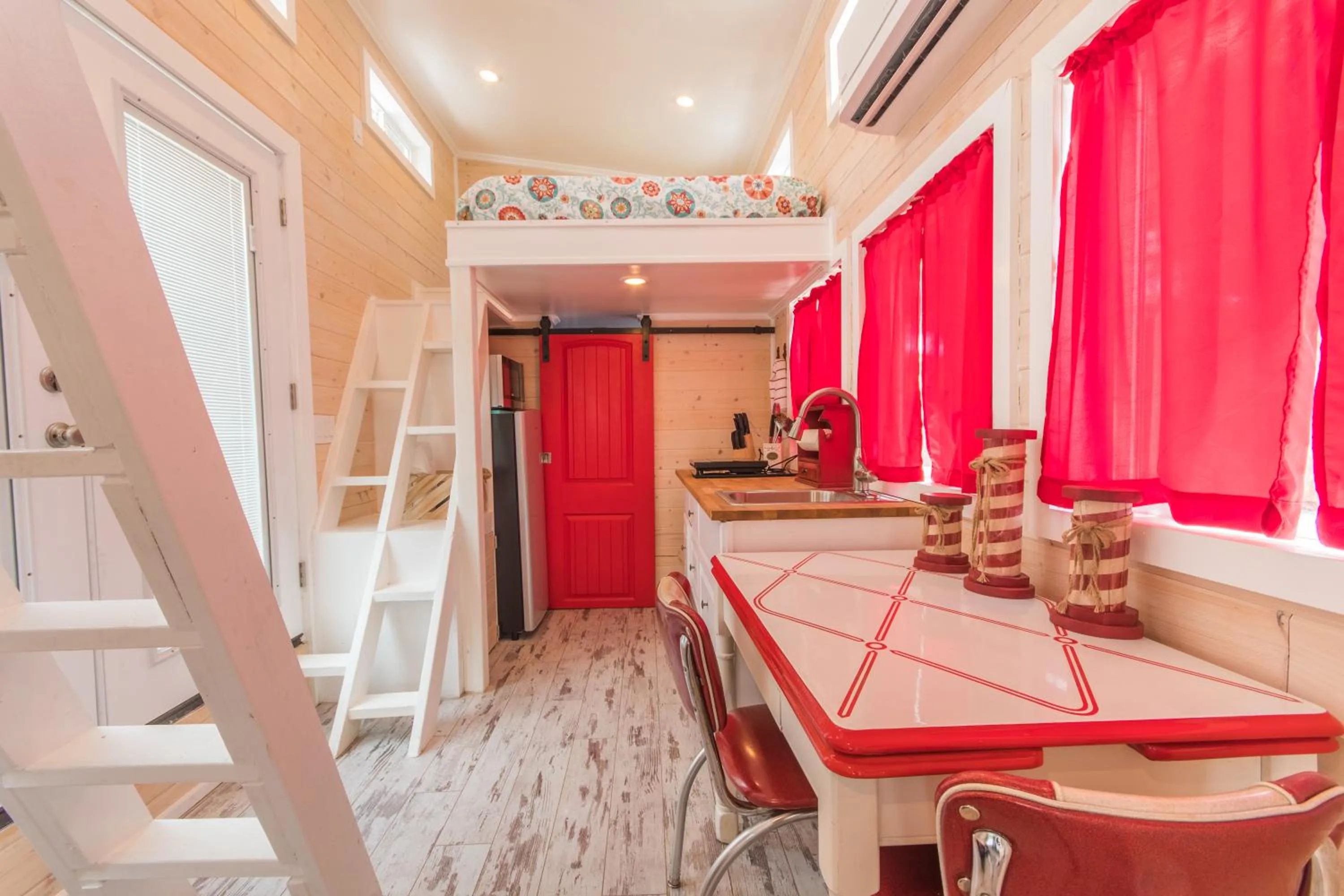 Bed in Tiny House Siesta