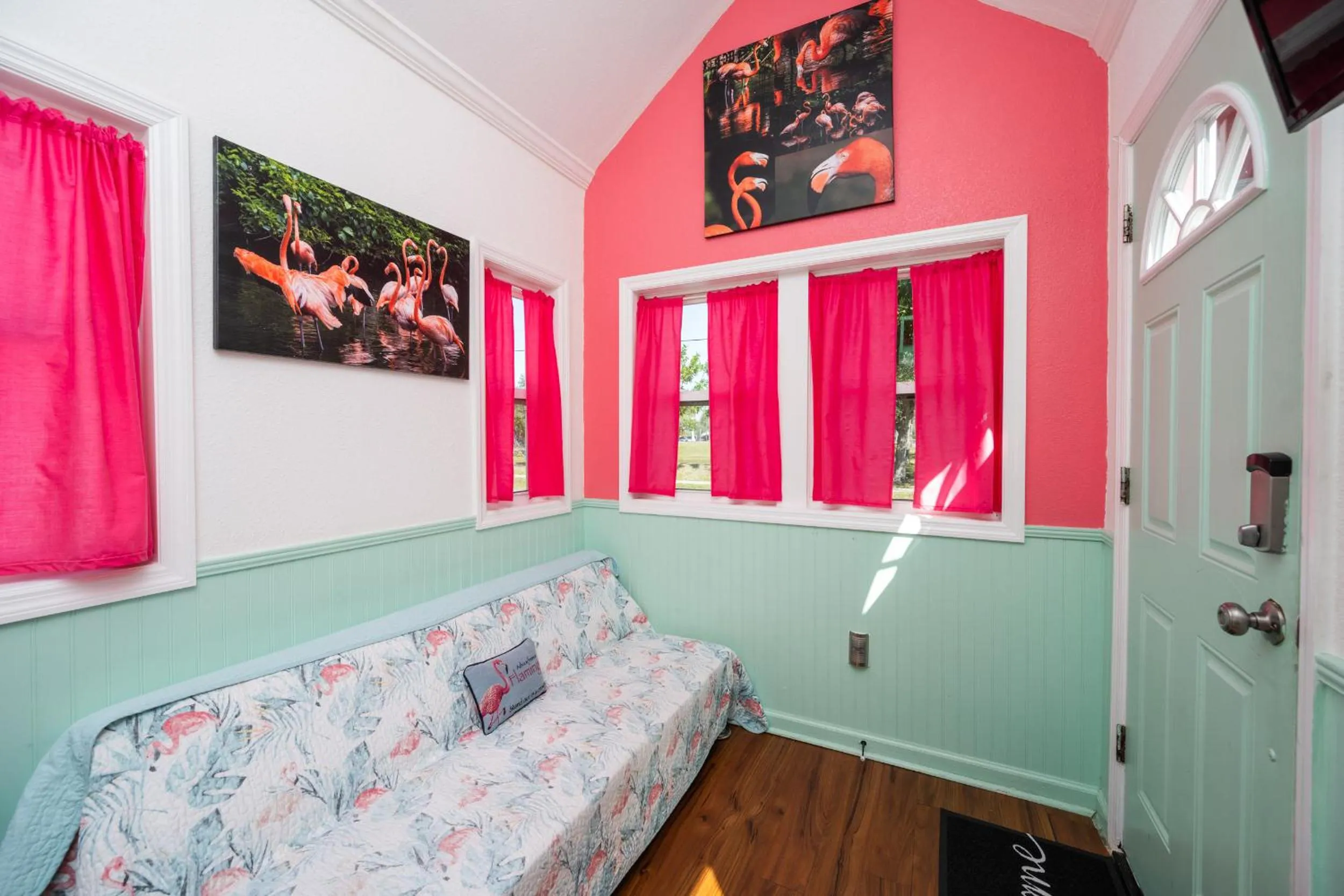 TV and multimedia in Tiny House Siesta