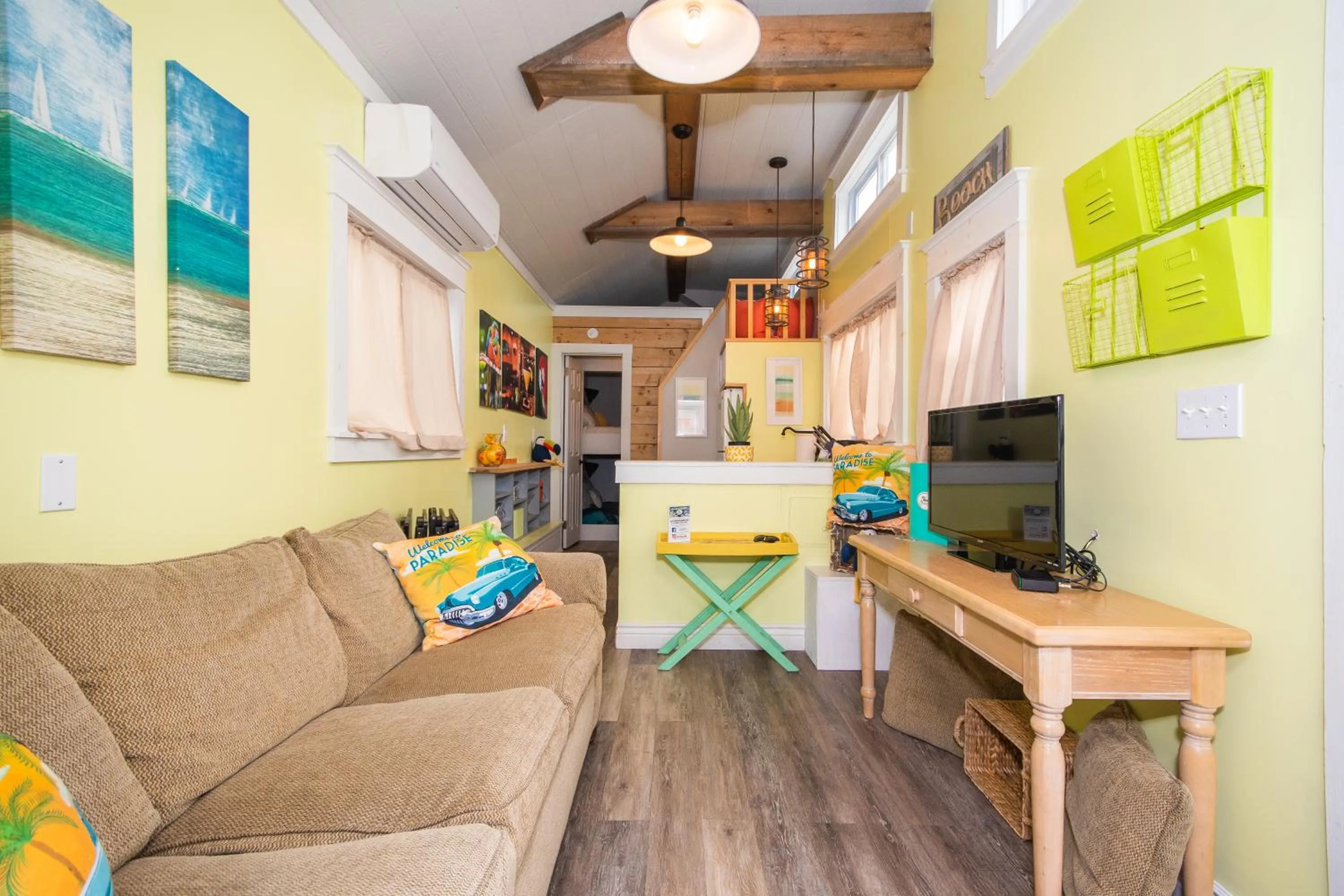 TV and multimedia in Tiny House Siesta