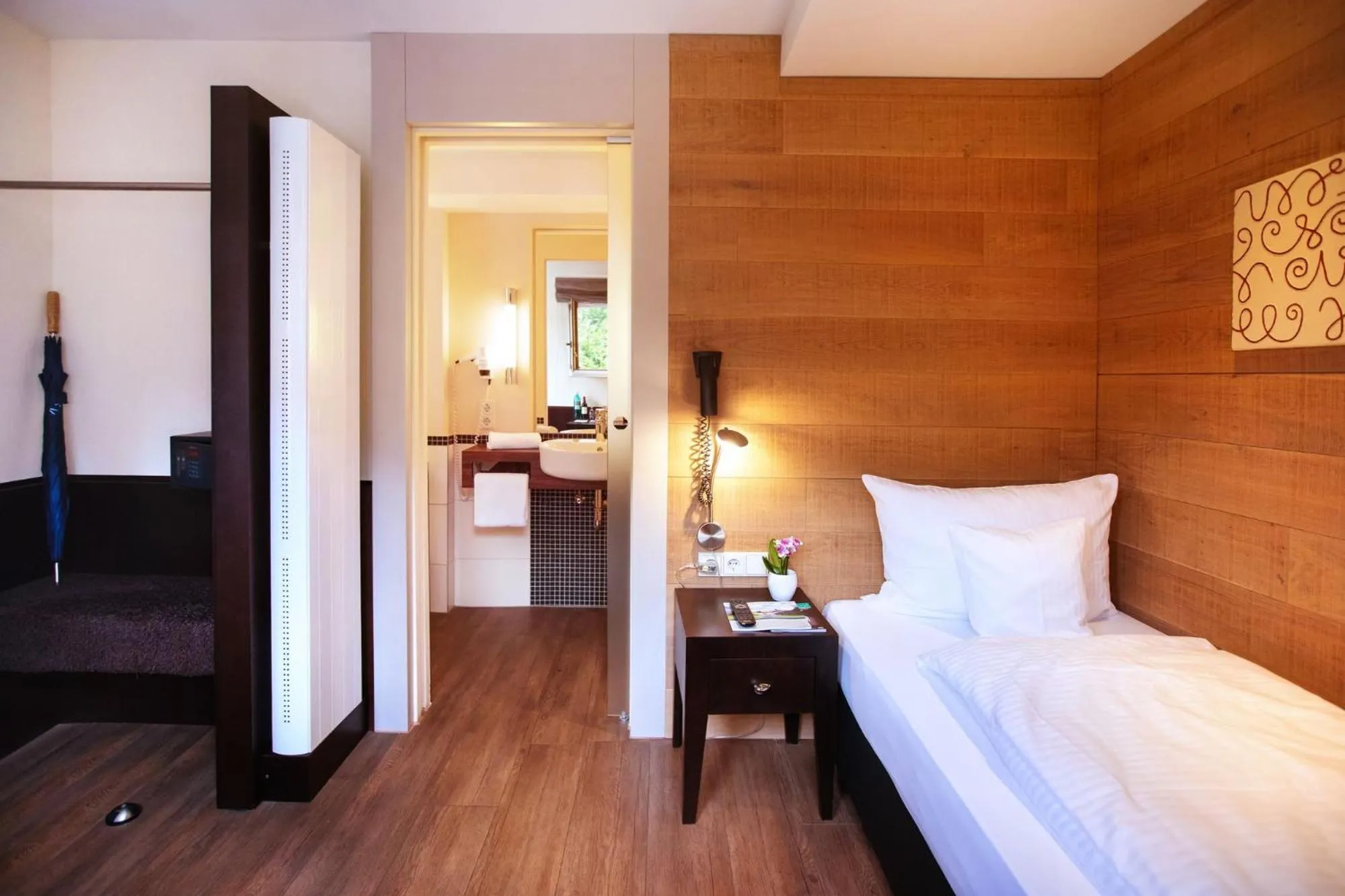 Photo of the whole room, Bed in Golf & Resort Hotel Gut Heckenhof