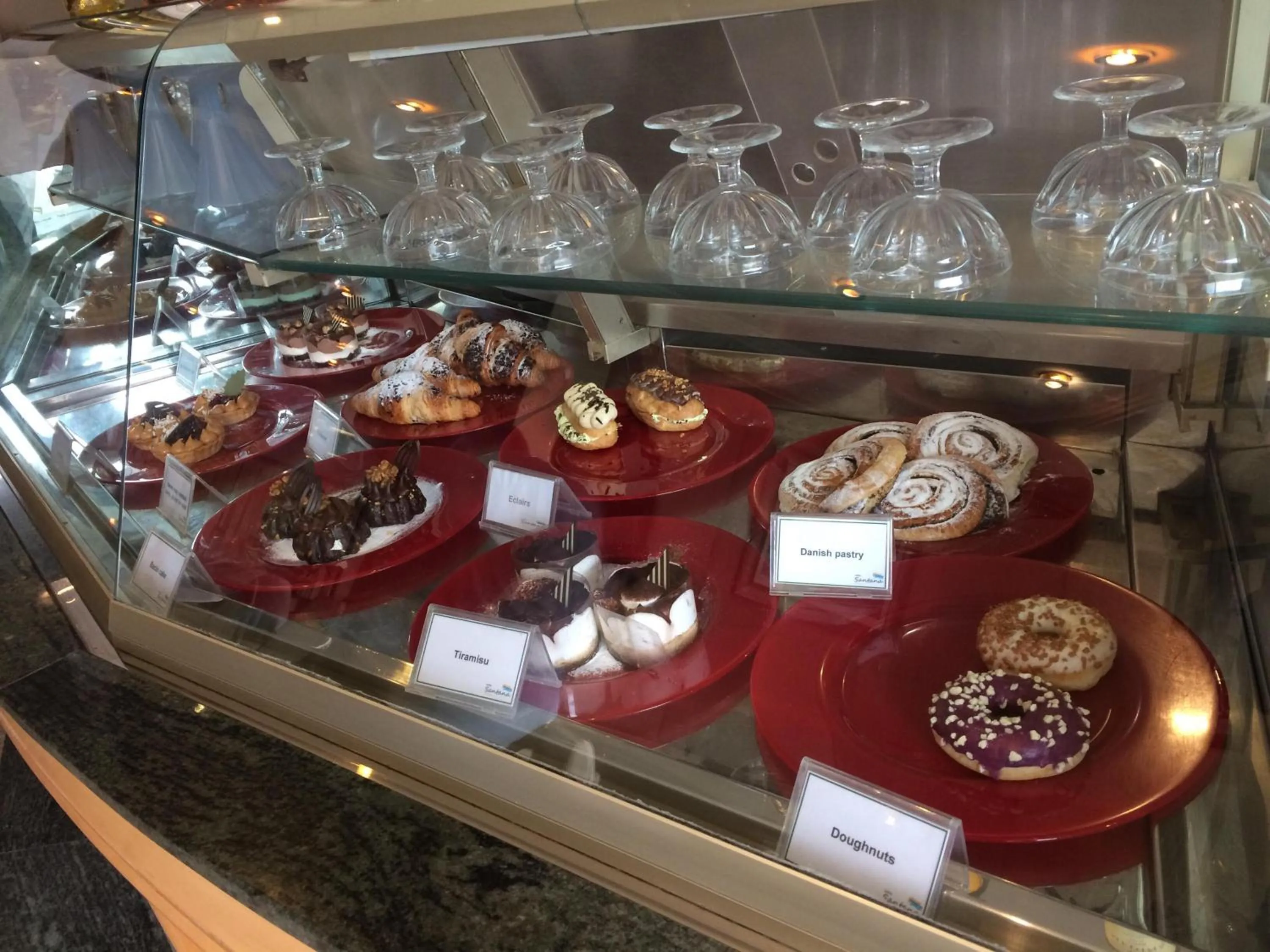 Restaurant/places to eat in Hotel Santana